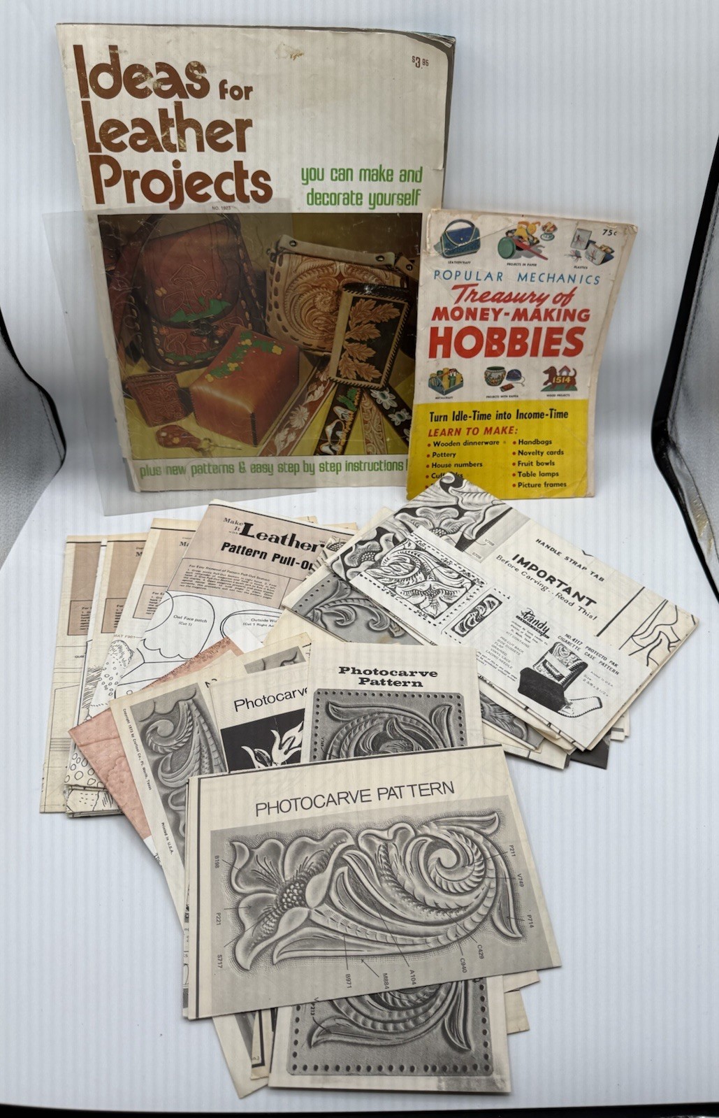 Big Lot of Leather Craftsman Tandy Craftaid Tracing Photocarve Design Patterns