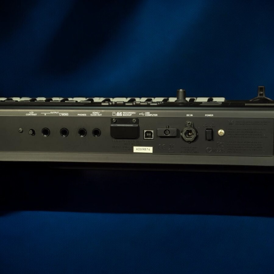 ROLAND JUNO GI Mobile Keyboard Synthesizer Tested/working