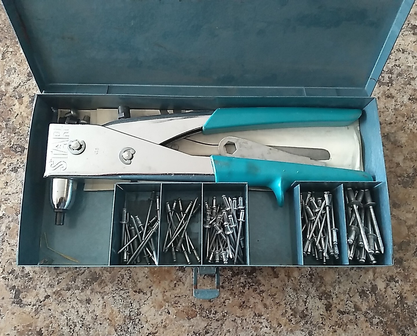 VINTAGE Star Blind Rivet Kit..excellent vintage condition