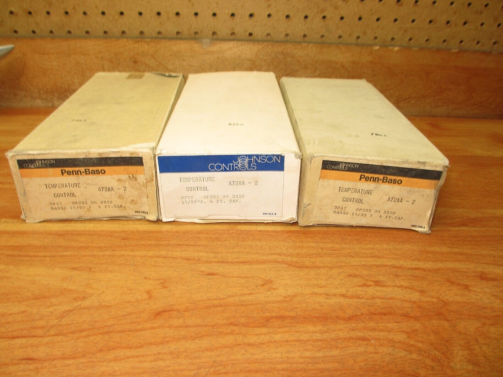 Johnson Controls A72AA-2 *NEW* Temperature Control Controller Penn Baso