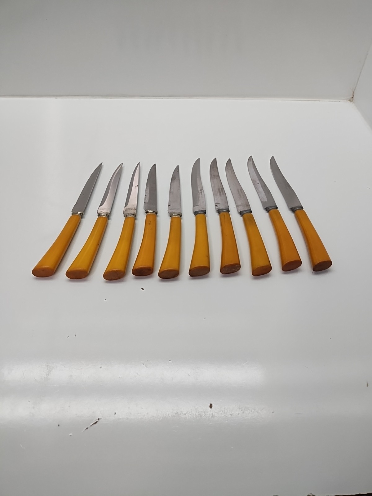 vitage bakelite 8 knive set