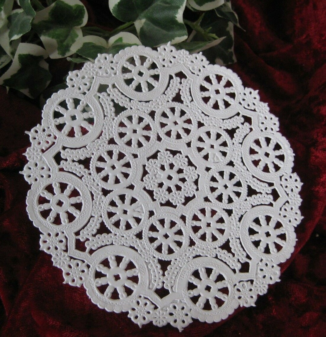 25 pcs VTG 5" INCH ROUND OFF WHITE IVORY PAPER SNOWFLAKE LACE DOILY CRAFT CARDS