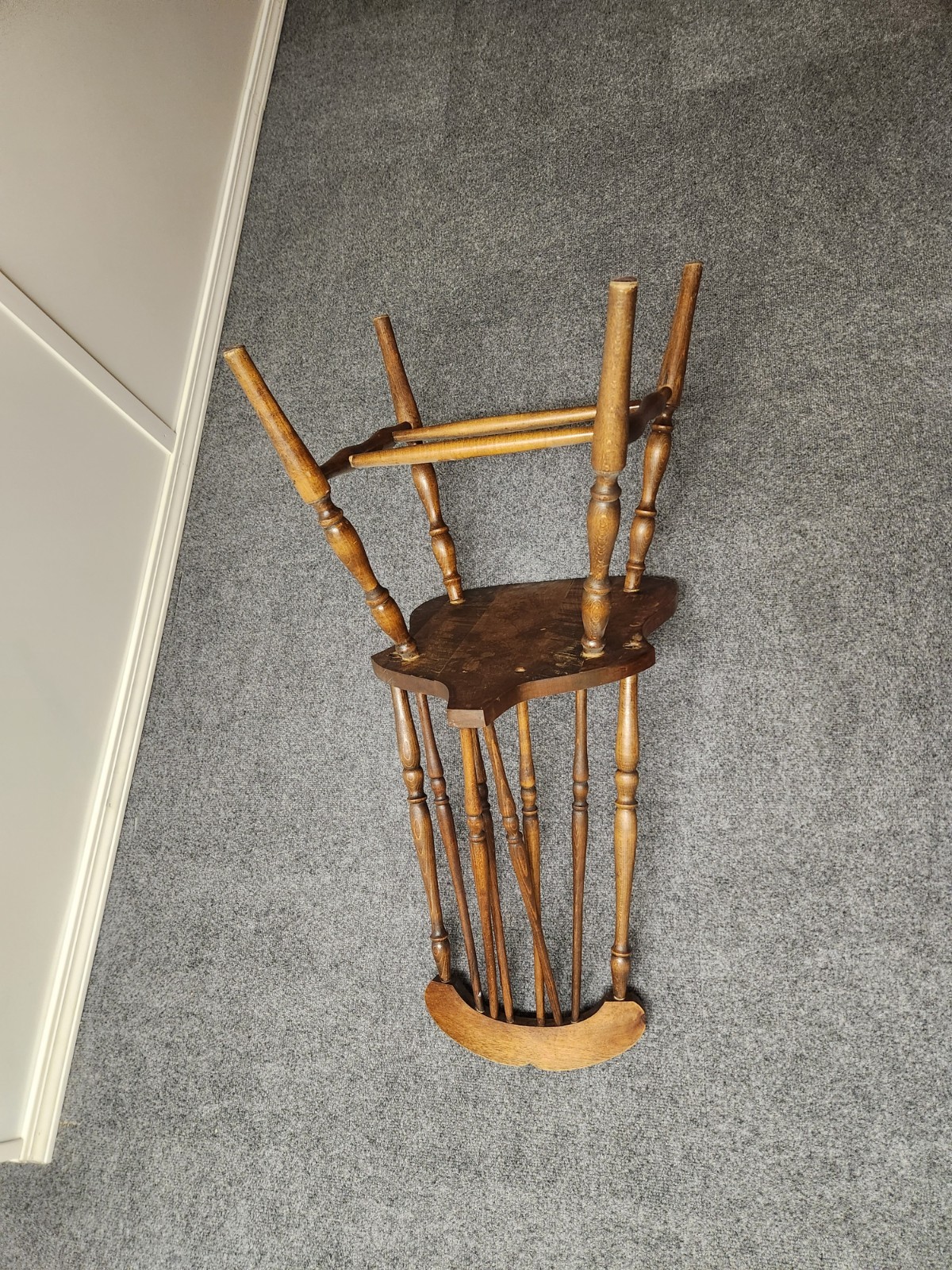 Vintage Amish Tapered Windsor Splat Brace Back Spindle Chair