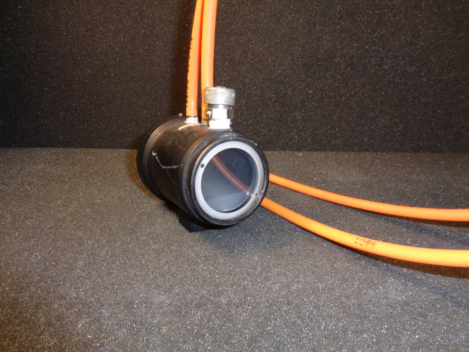 Oriel Model 61945 Liquid Light Source Filter 1.5 Inch Series W/Imperial Hoses