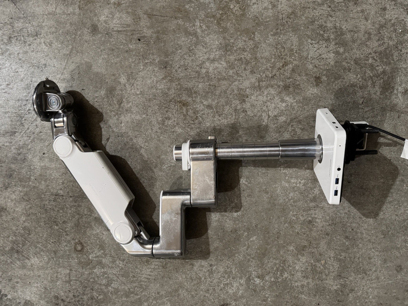 HumanScale M8.1 Monitor Arm with M/Connect 2 100w PD Base Heavy Duty