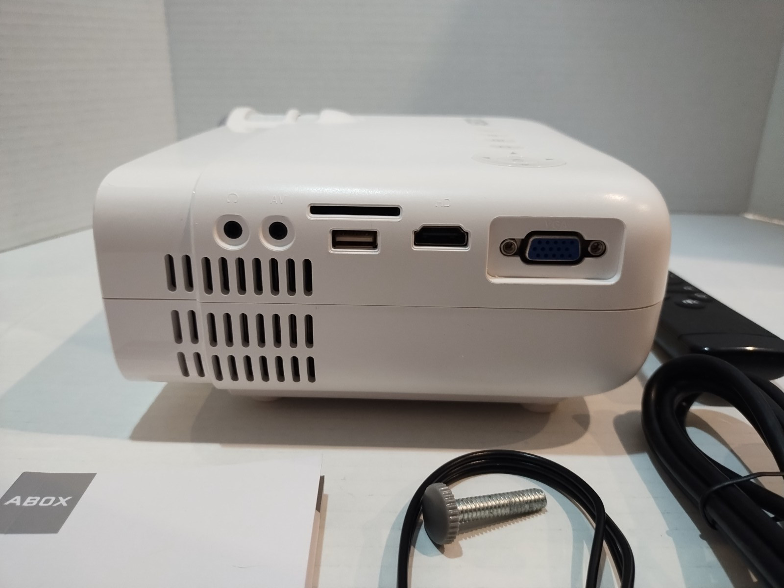 ABOX Wireless LCD Projector GC357 1080P