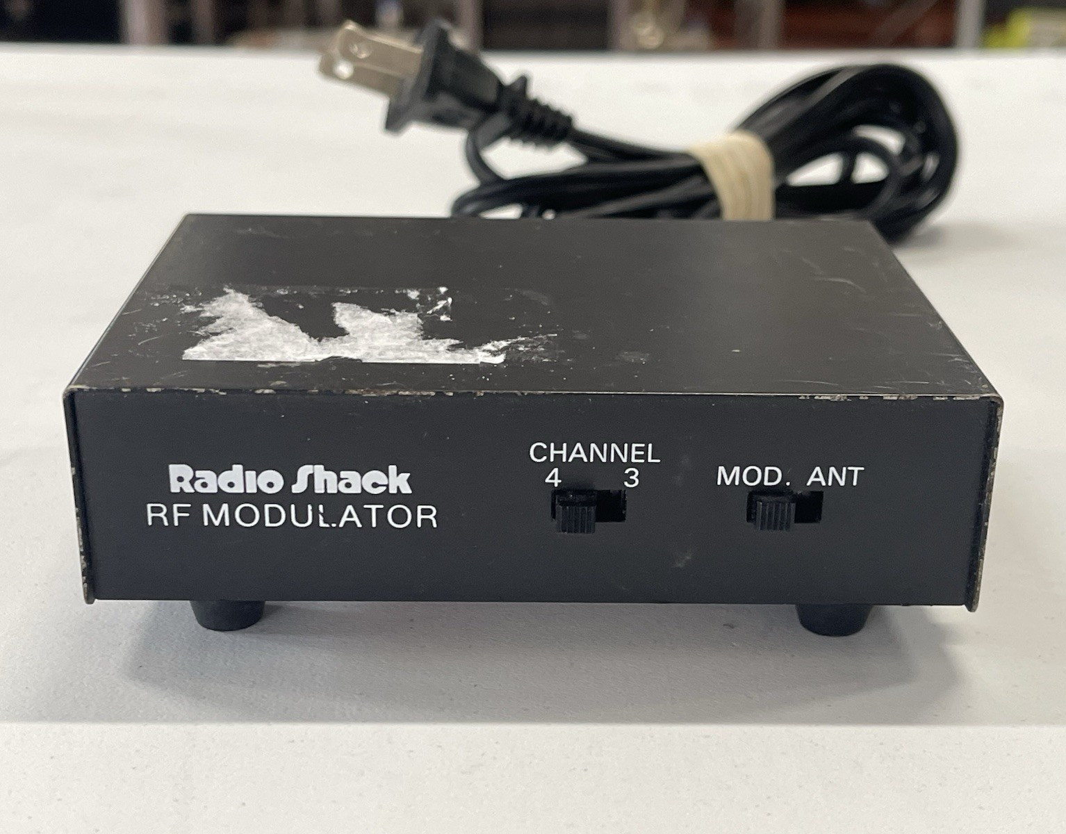 RadioShack RF Modulator Channel 3/4 Switch 15-1283 RCA In RF Coax Out NTSC