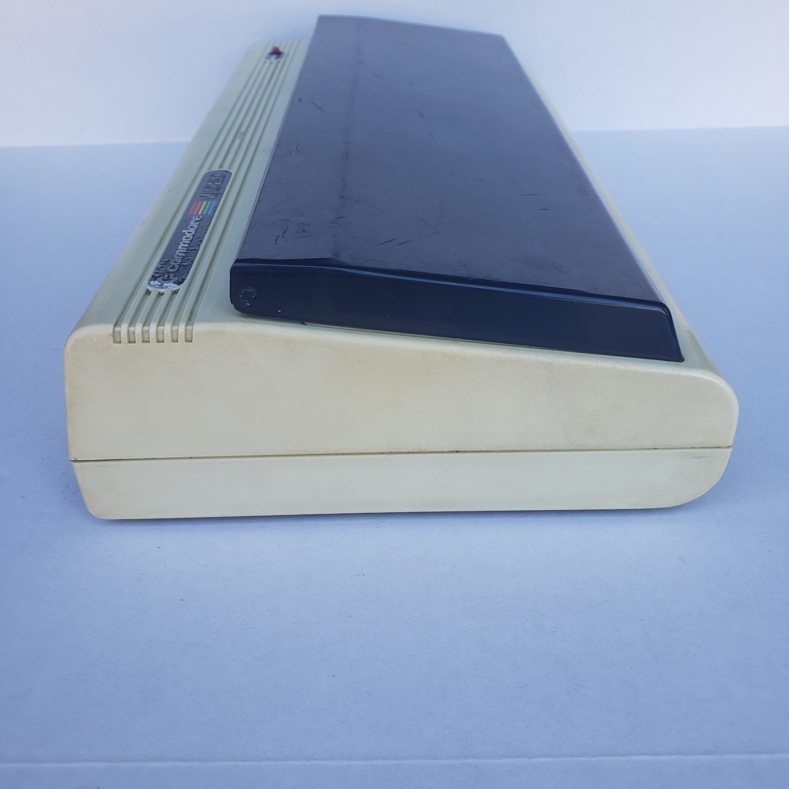 Vintage Commodore VIC 20 Computer w/ RF Cable AS IS POWERS ON BUT UNTESTED