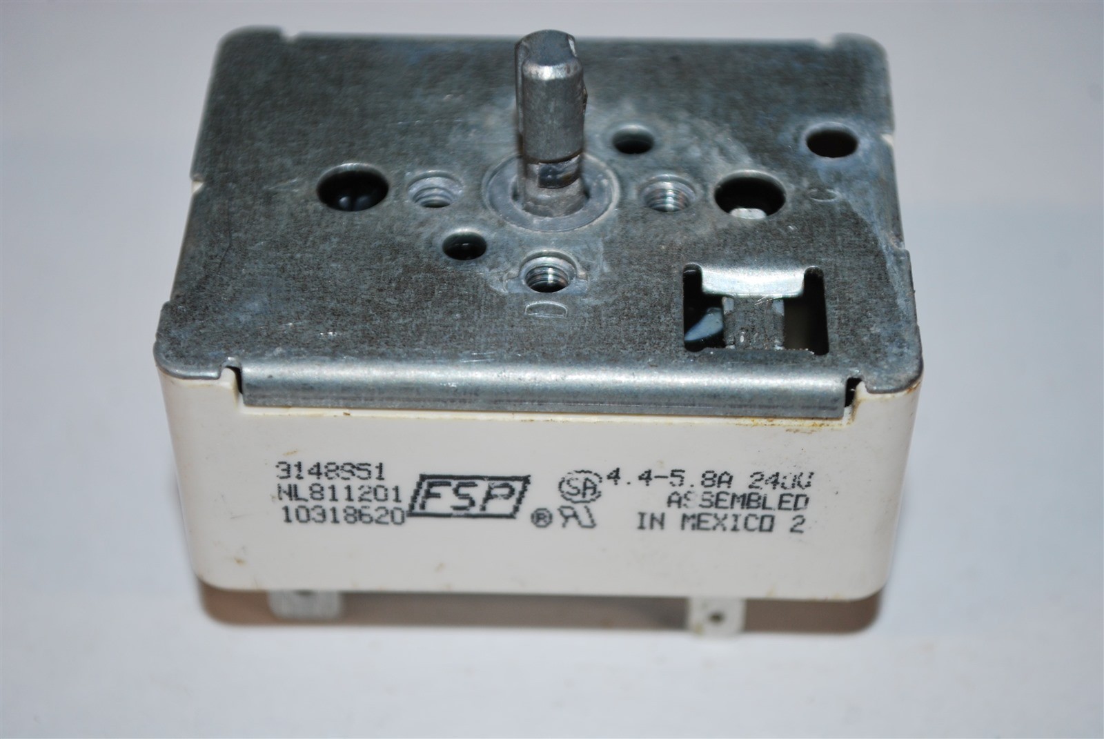 WHIRLPOOL MAYTAG ROPER Range Oven Surface Element Switch 3148951 or NL811201
