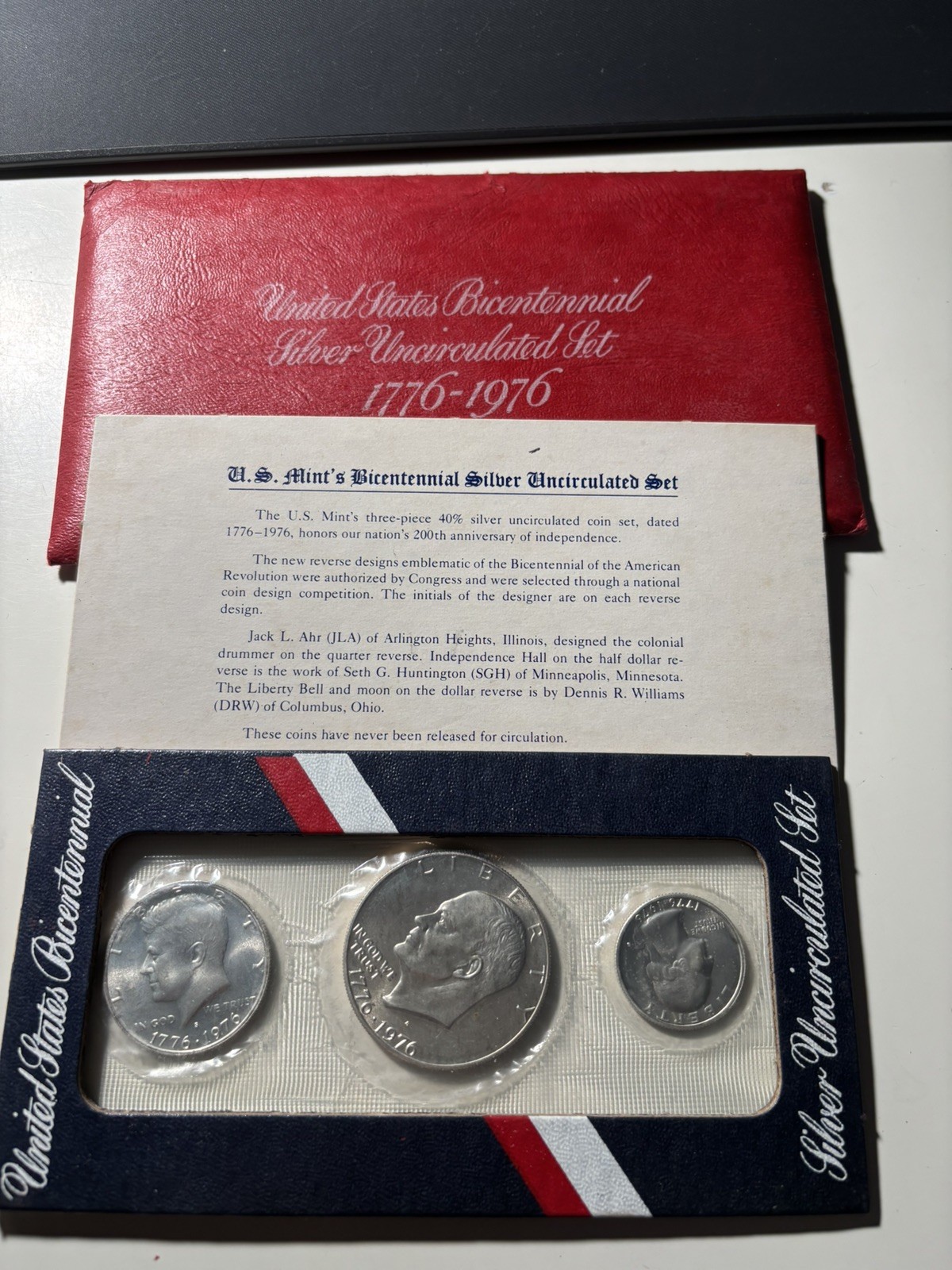 1976 40% RED pack Silver Bicentennial 3 Coin U.S. Mint Set.