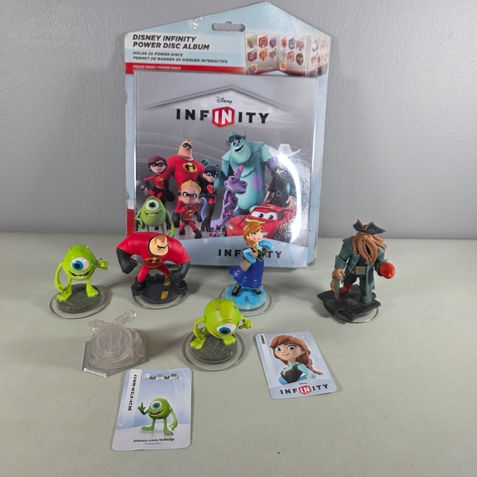 Disney Infinity – Power Disc Album + Figures Mr Incredible, Mike, Anna, Davy +
