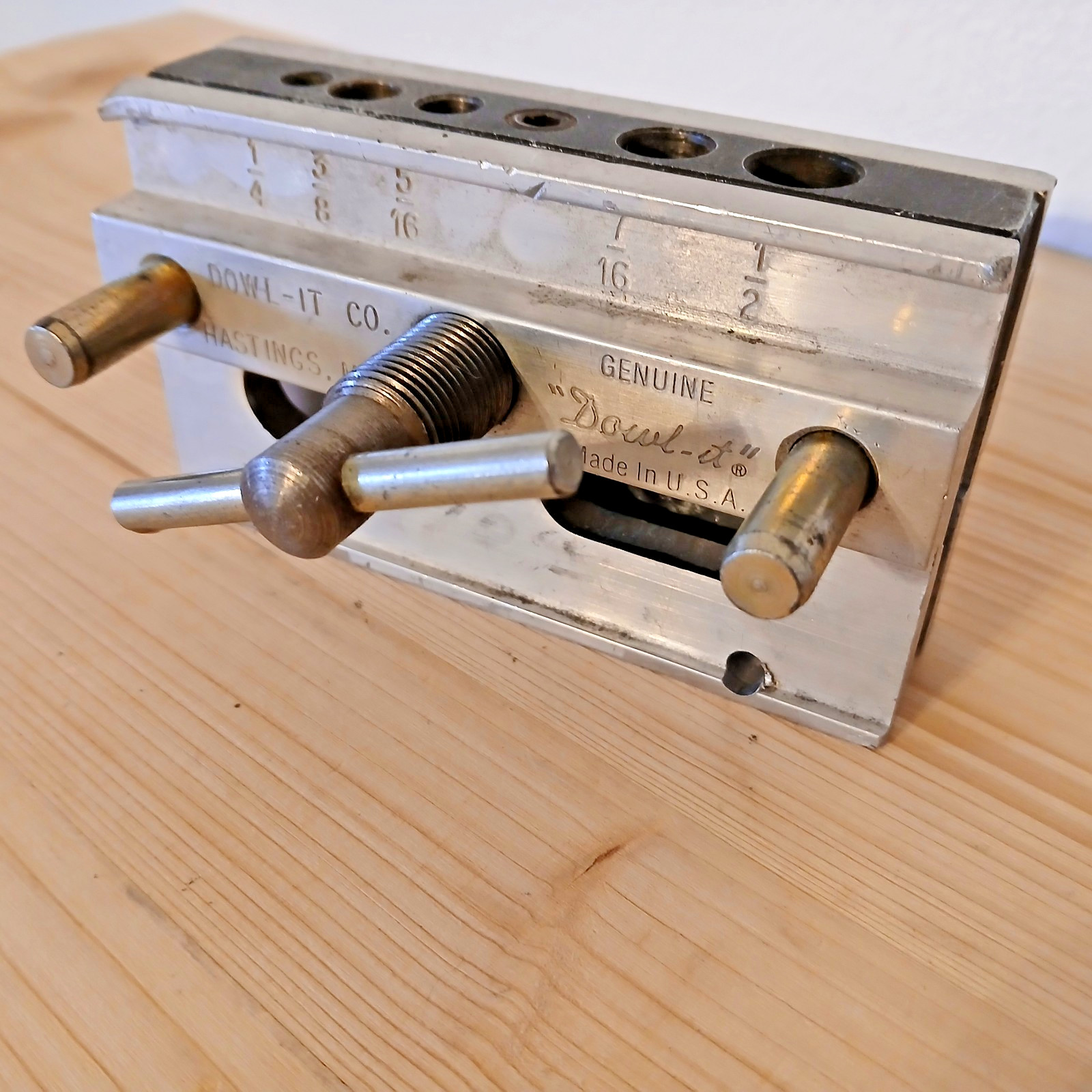 Dowl-it Self Centering Dowel Pin Drill Guide Vise Model 1000 Made U.S.A.
