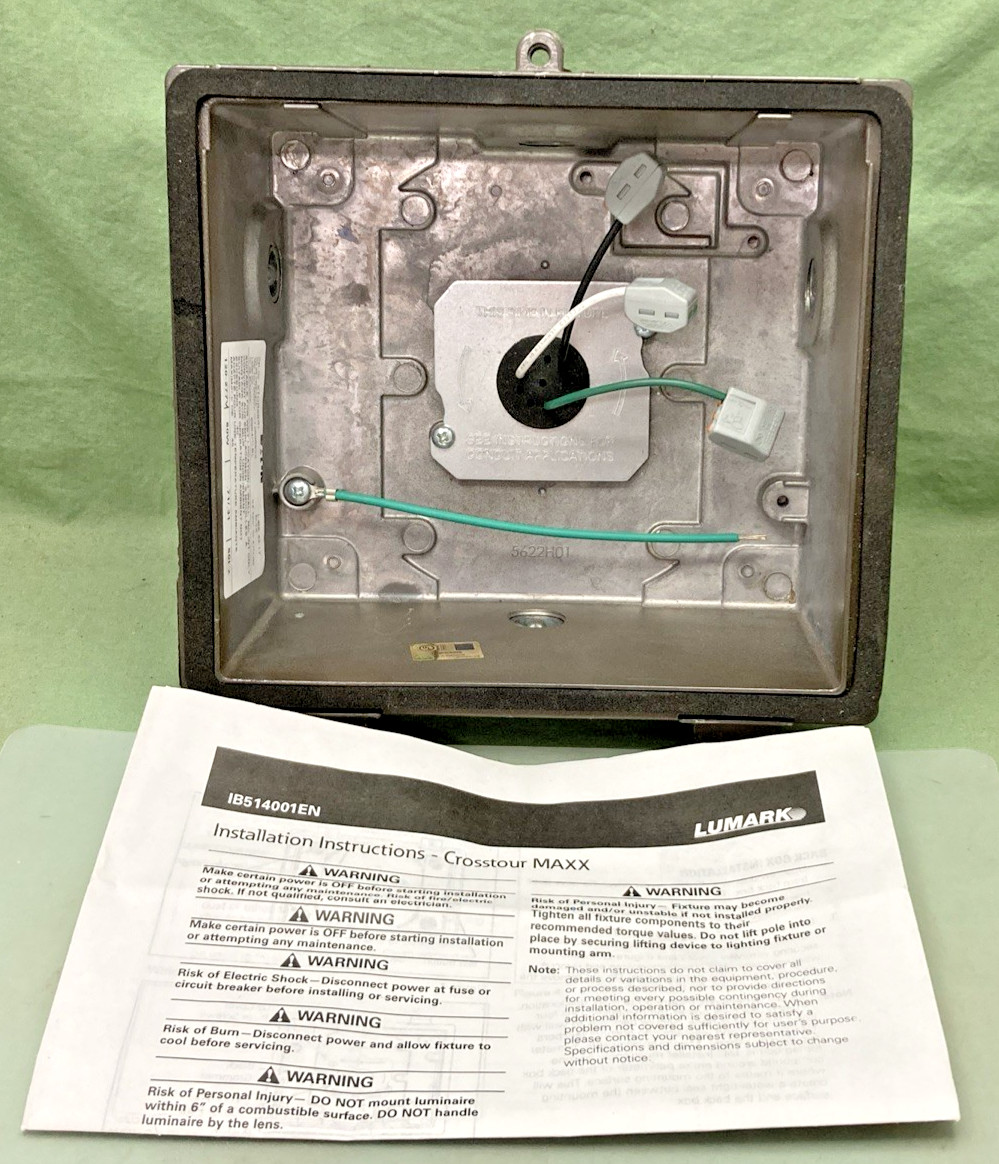 New Genuine Lumark 5622H01 Crosstour Maxx Back Box with Instructions