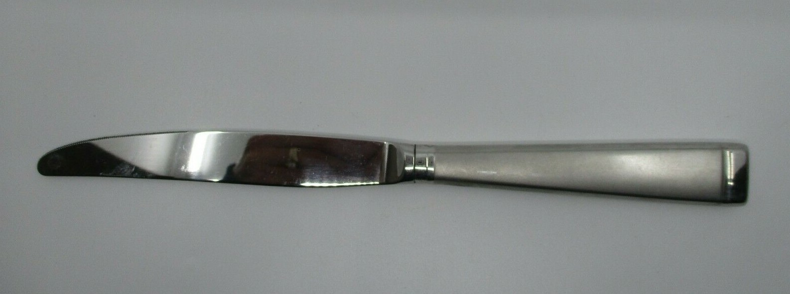 ONEIDA STAINLESS FROST DINNER KNIFE - 9 3/4" - 03J