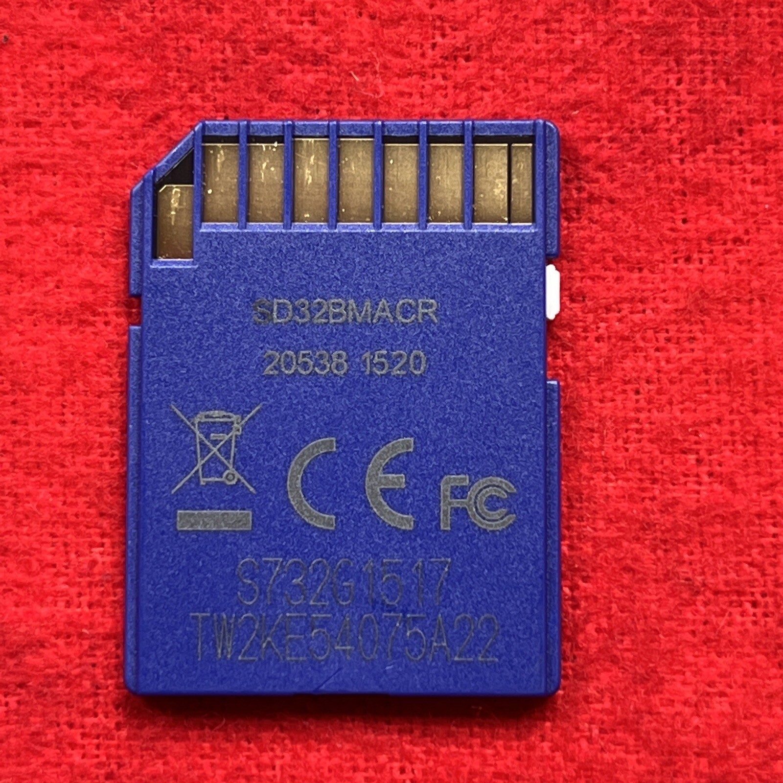 PERFORMANCE 32GB SDHC MEMORY CARD (k8)