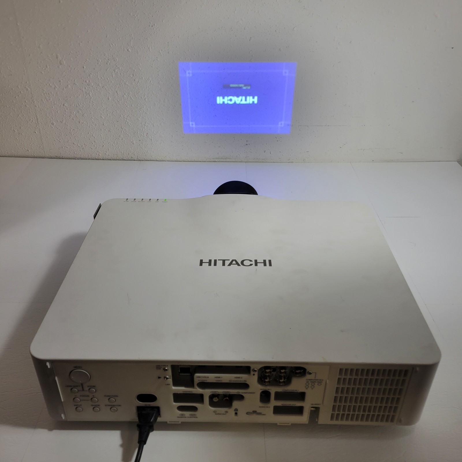 Tested Works Hitachi CP-WU8440 4200 Lumens 3LCD WUXGA Projector 9841 Lamp Hours