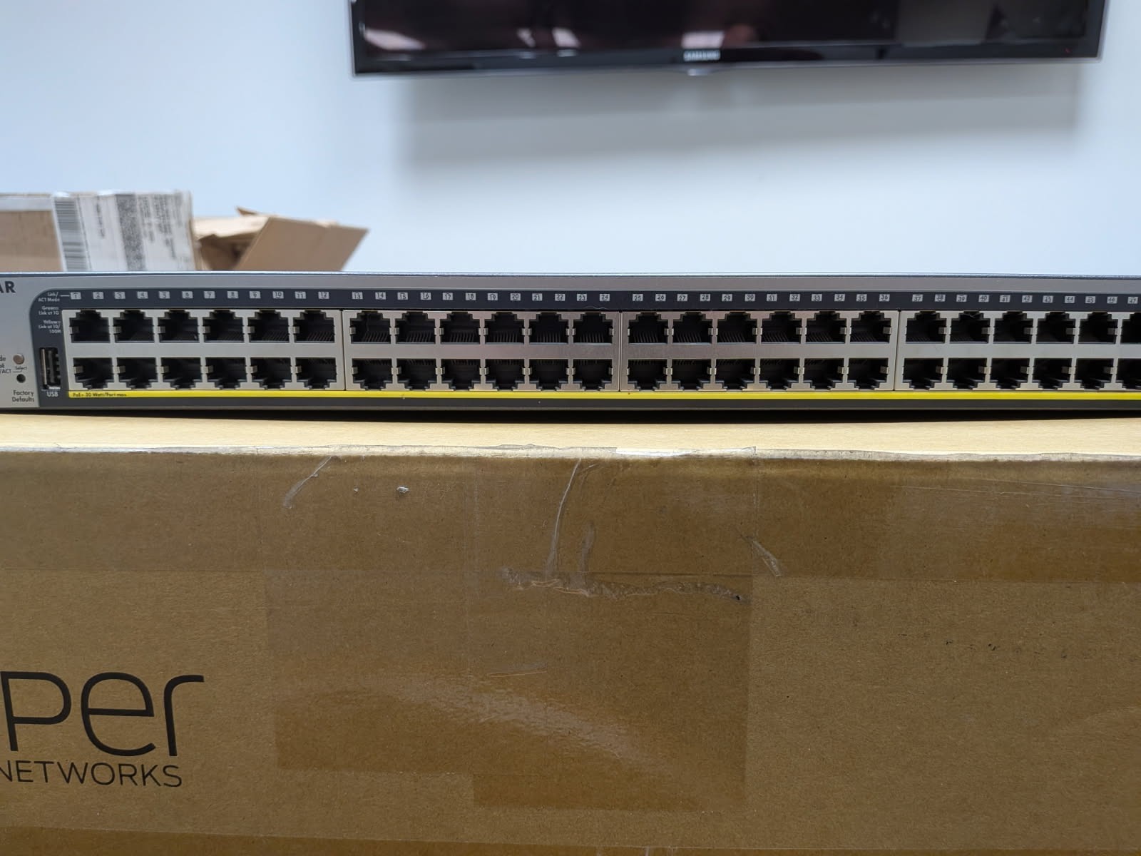NETGEAR ProSafe (‎GS752TP-100NAS) 48 Port Rack Mountable Ethernet Switch