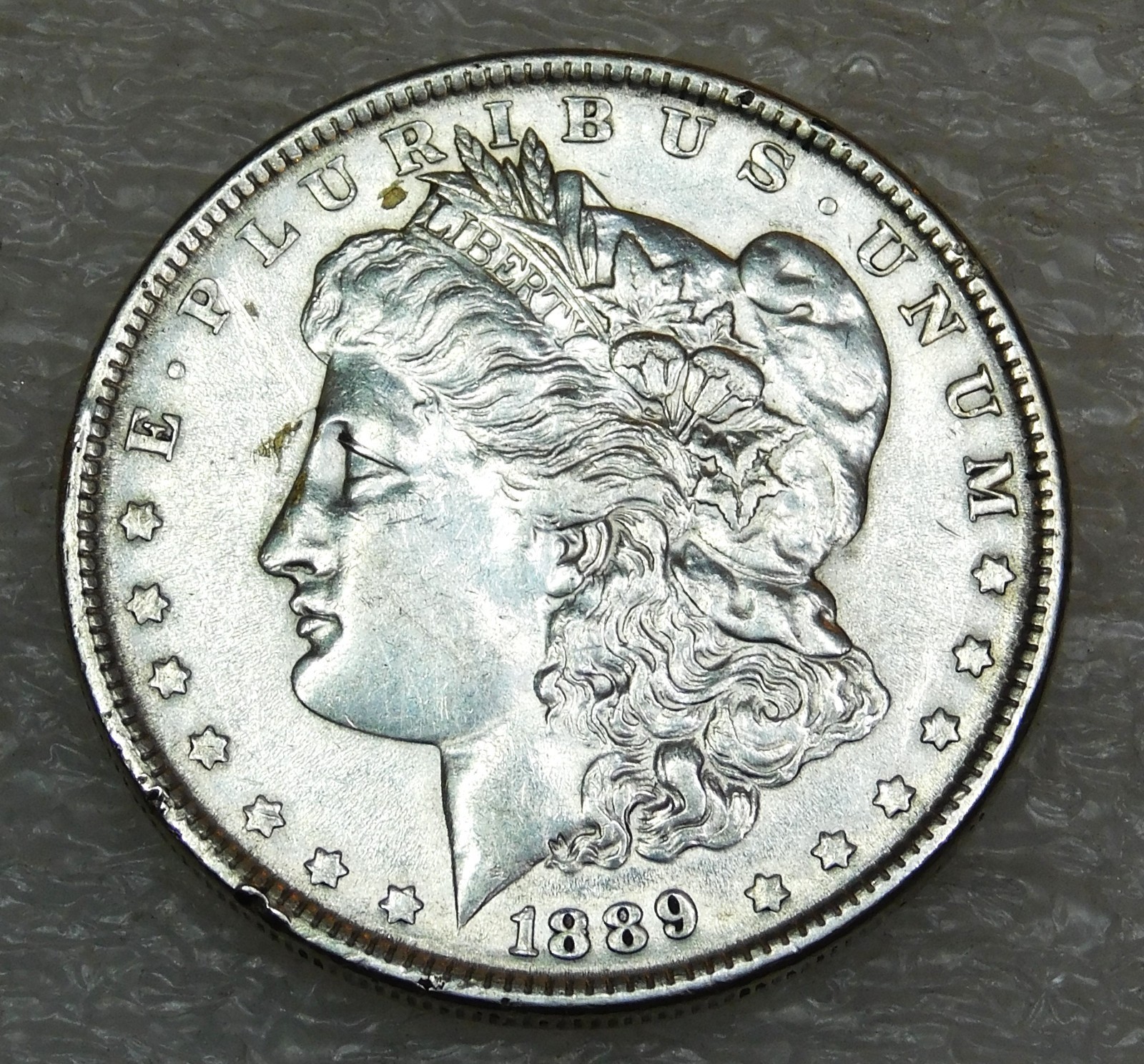 1889 Morgan Silver Dollar AU/BU Frosty Luster in saflip #K431