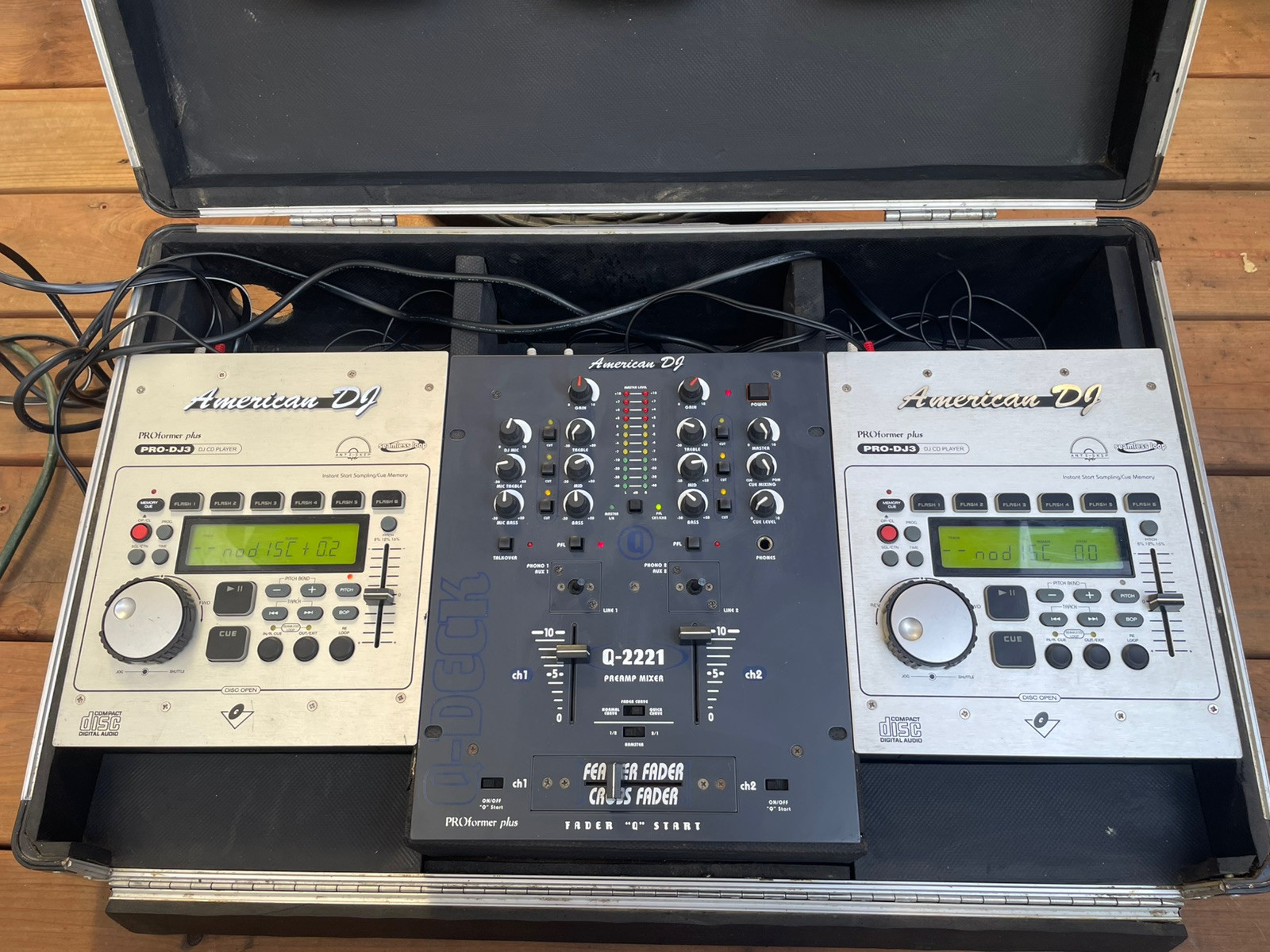 AMERICAN DJ (2) PRO-DJ3 CD  PREAMP MIXER Q-2221 WITH TRAVELING ROAD CASE (PARTS)