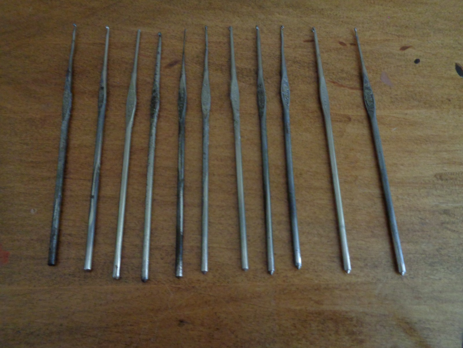 Vintage 11 Steel Crochet Hooks Various Sizes Boyce, Susan Bates DeLux Made in US