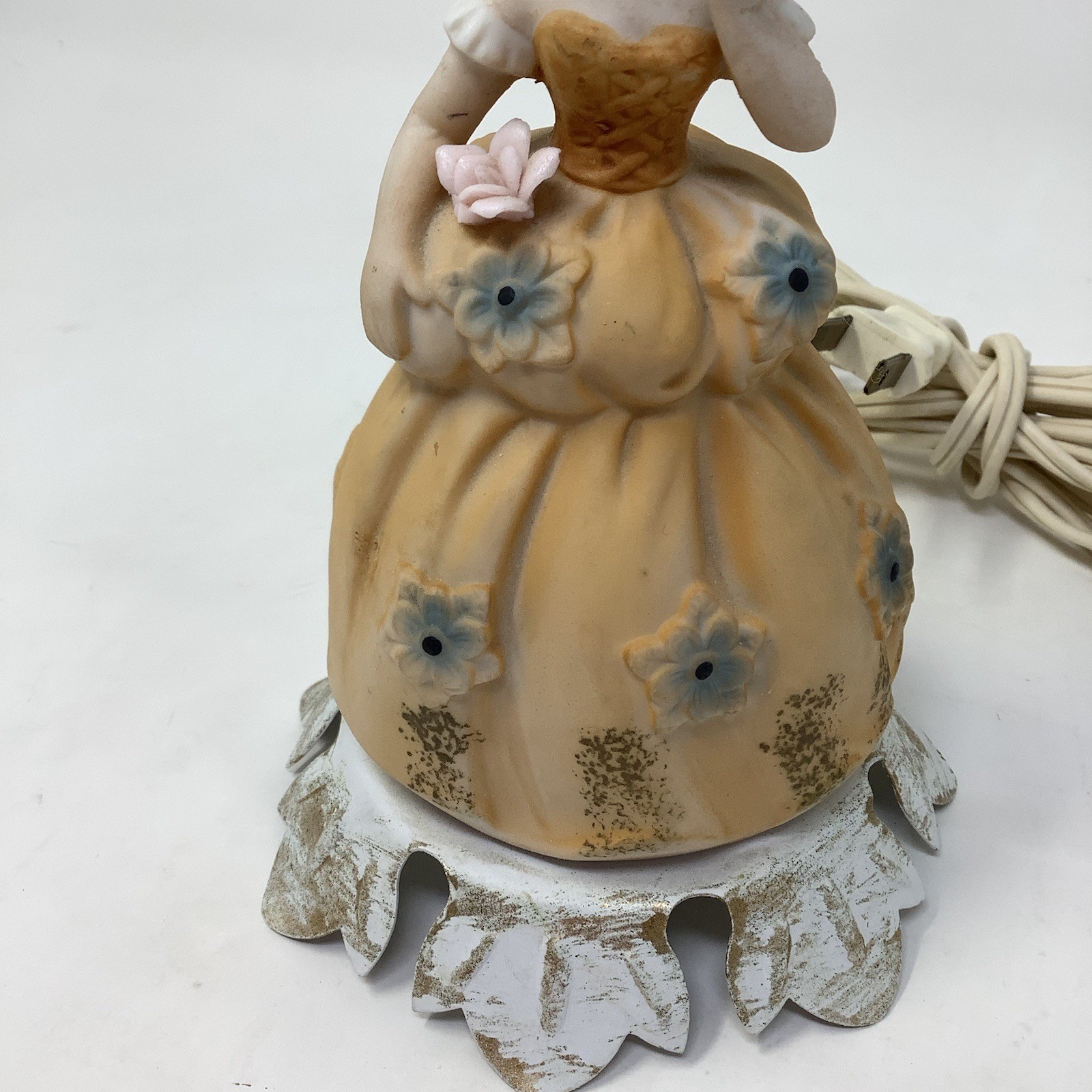 Vintage Victorian-style Lamp/ Nightlight
