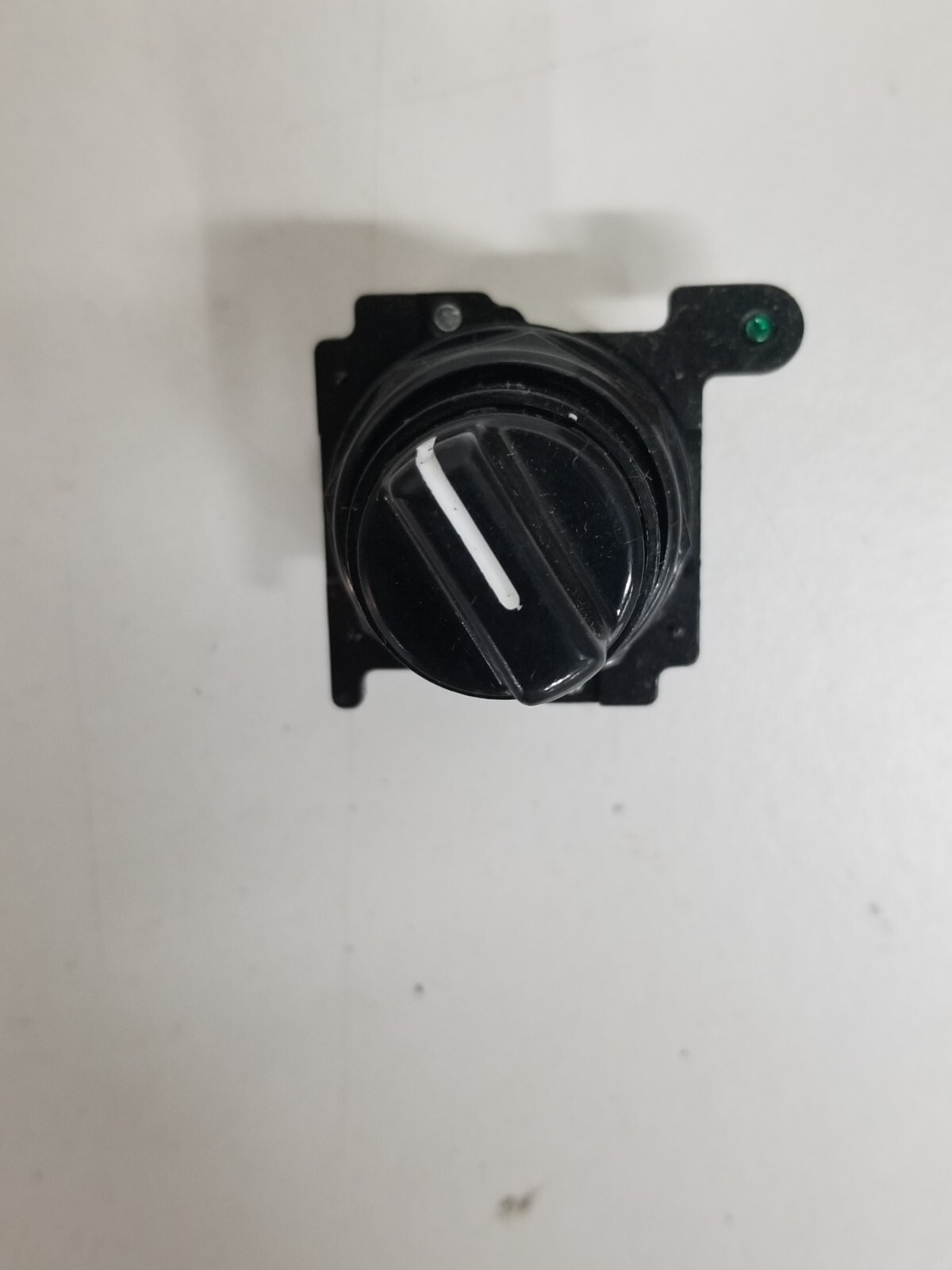 Eaton E34VFBK1-X1 Selector Switch 1NO 1NC 2 Position