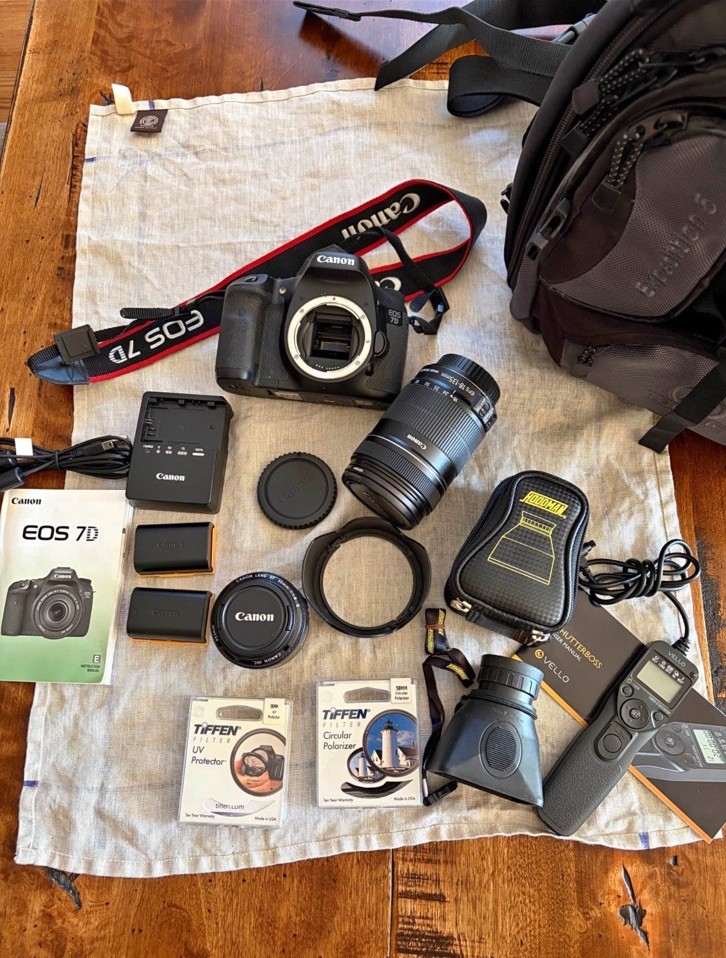Canon EOS 7D Camera Accessory Bundle w/ Tamrac Backpack & Vello ShutterBoss