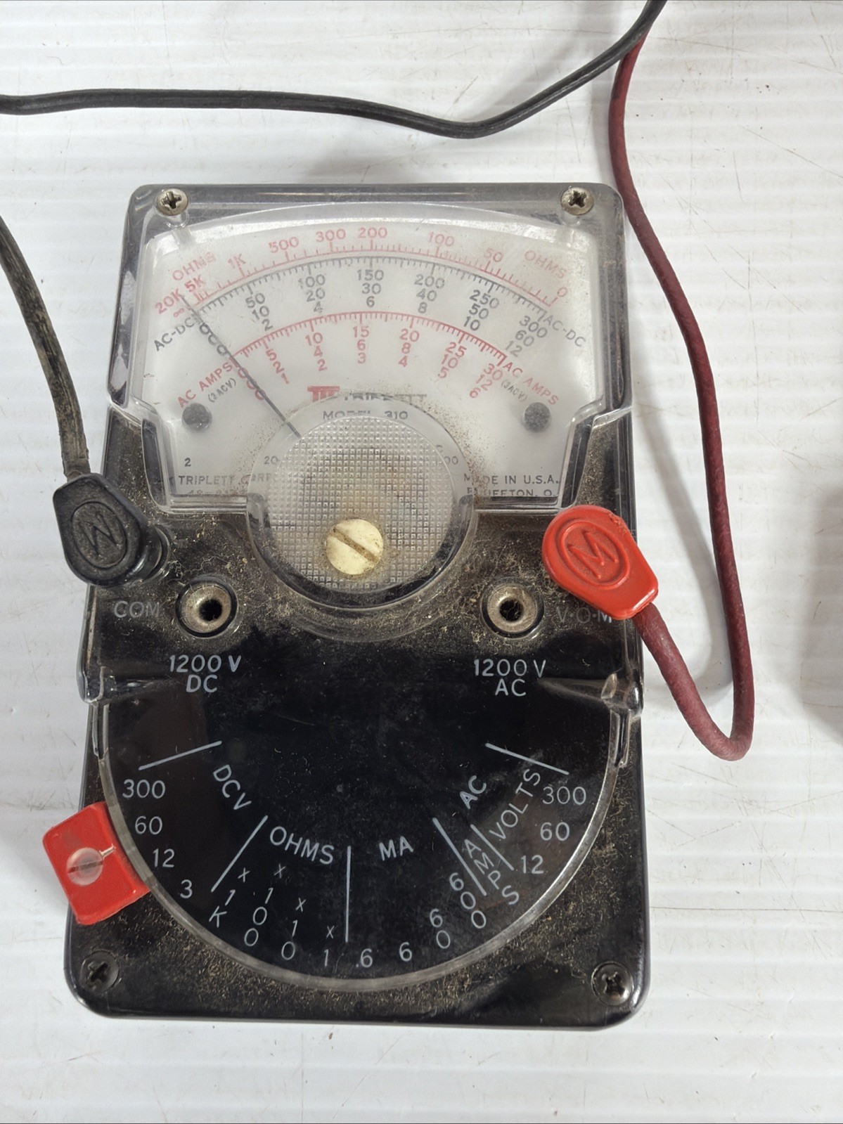 Triplett Model 310- TEL Type 1Handheld Volt-Ohm Meter w/leads Untested
