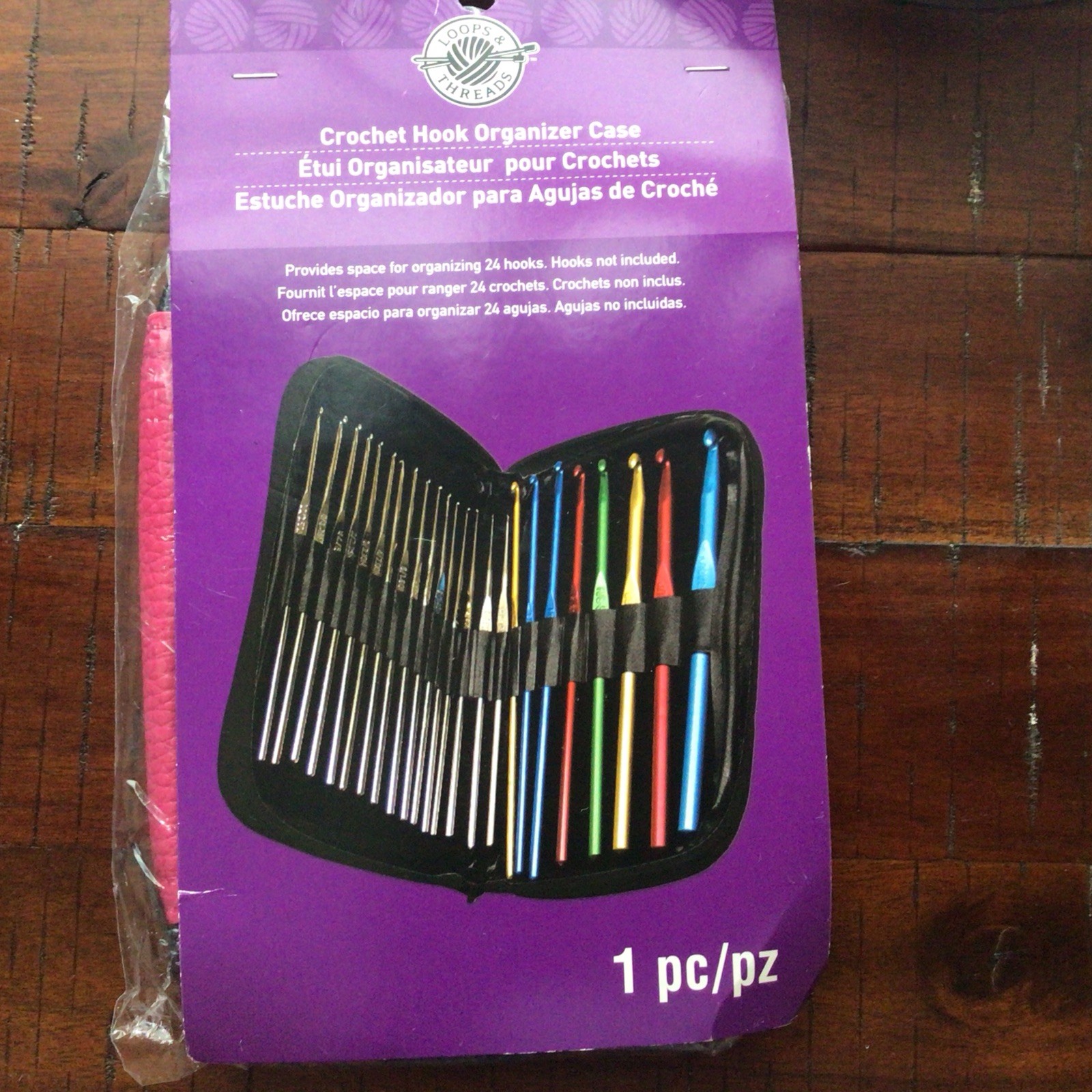 Loops & Threads Crochet Hook Organizer for 24 hooks/New/Hooks Not Included