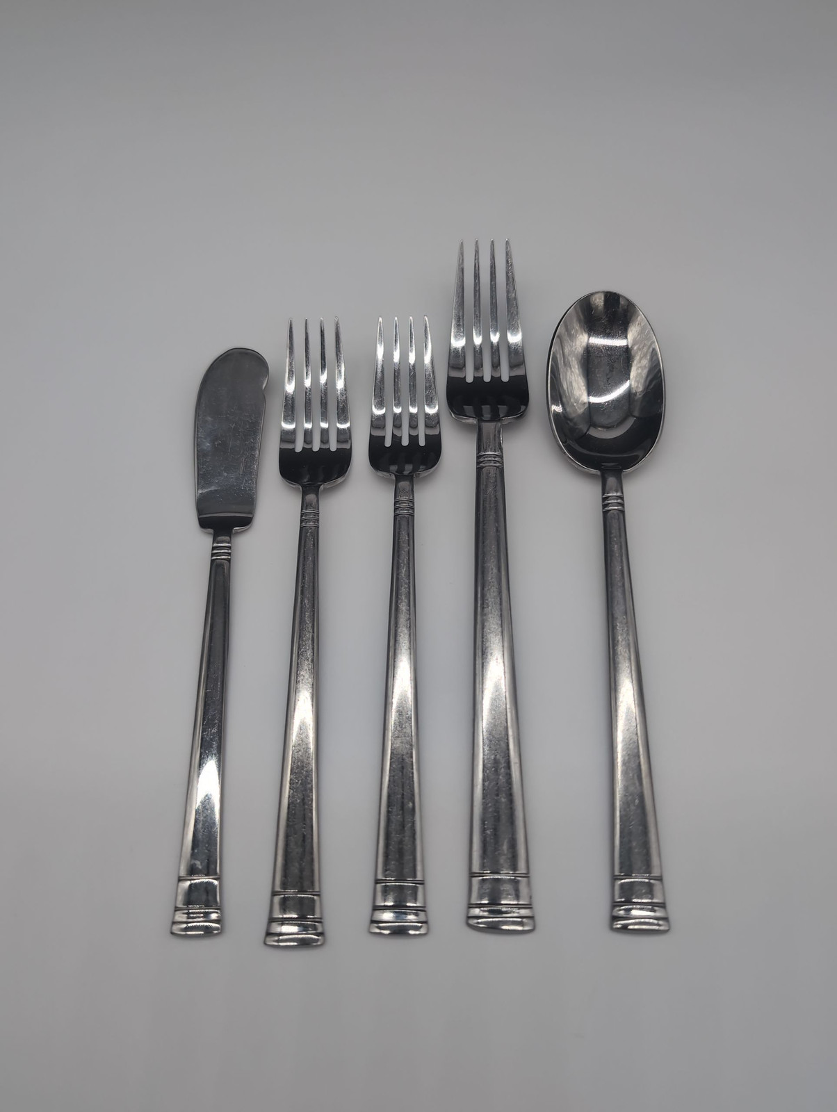 Oneida Stainless Flatware Set 5pc Modern Knife Fork Spoon Silverware Lot
