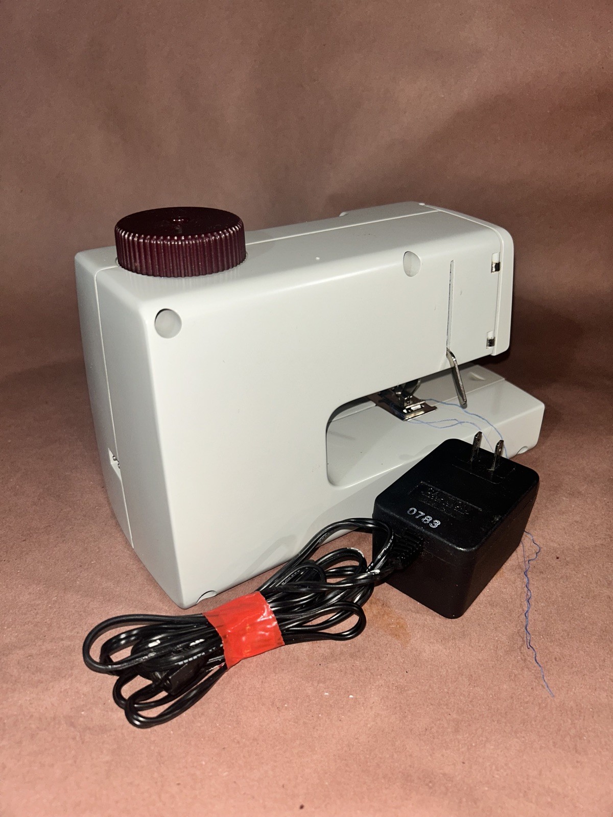 Singer Tiny Tailor Mending Machine (TESTED WORKS)
