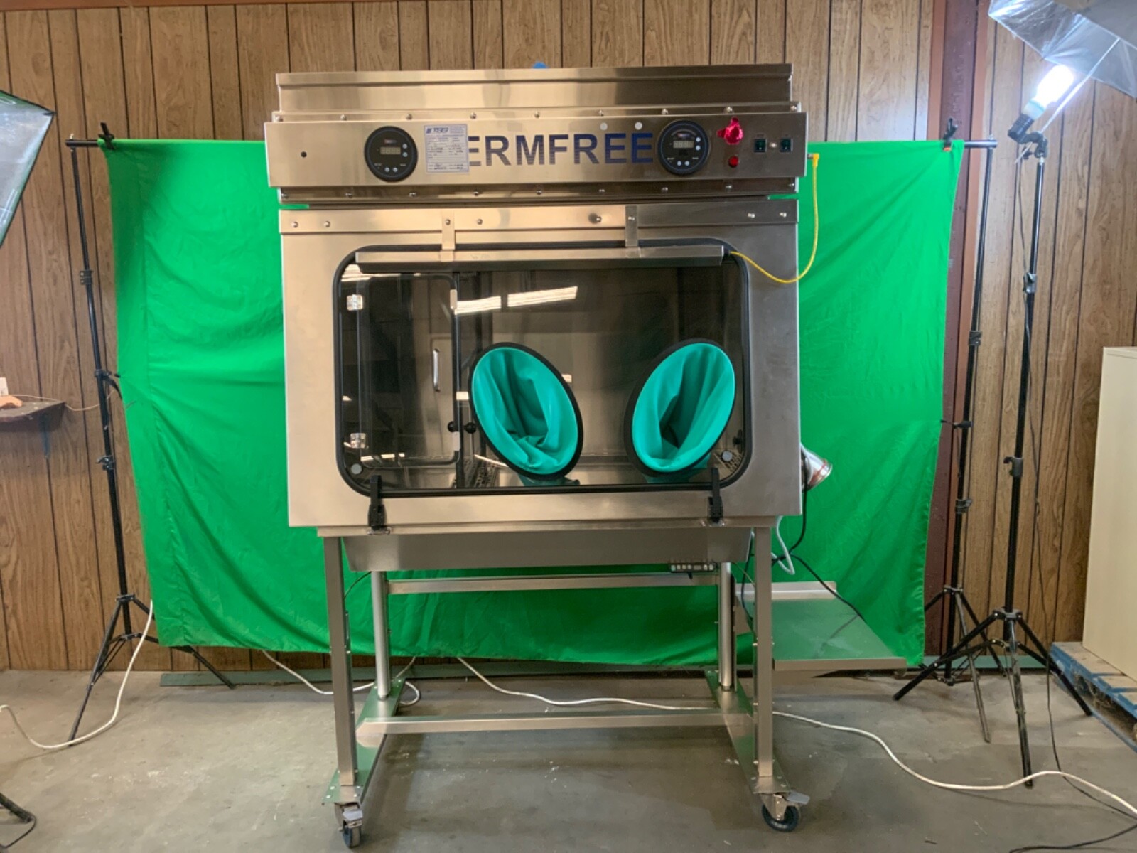 GERMFREE VF LAMINAR FLOW ASEPTIC ISOLATOR