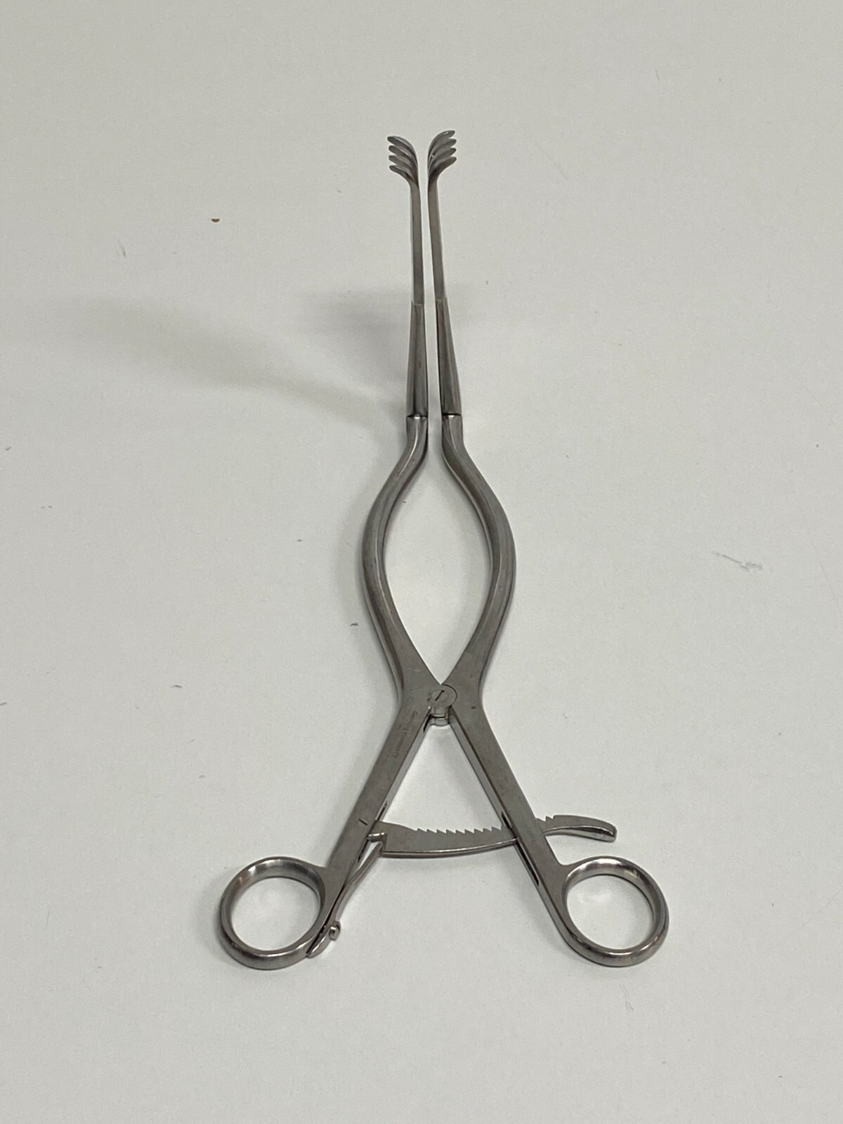 L24: SSI 24-3449 Retractor