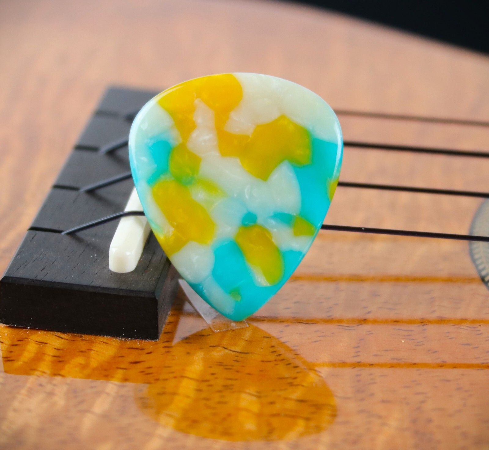 Dell Arte FoxiePicks GP-3038 Catalin guitar pick-Sand&Turquoise 2024 -High gloss