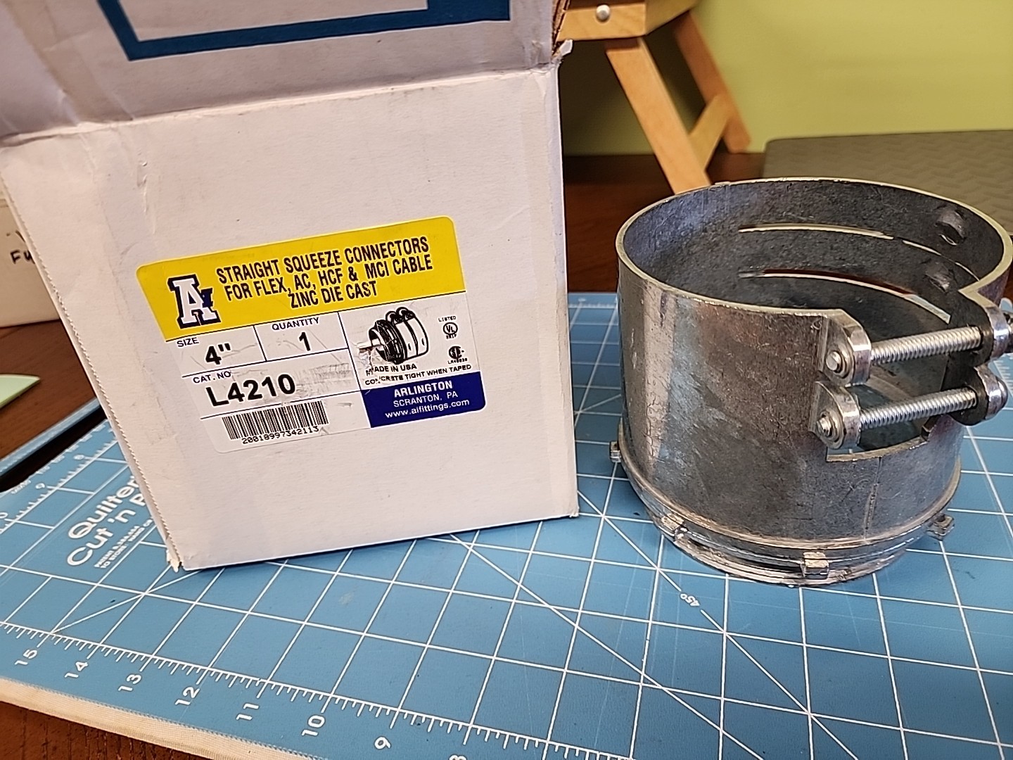 Arlington L4210 Straight Squeeze Connector