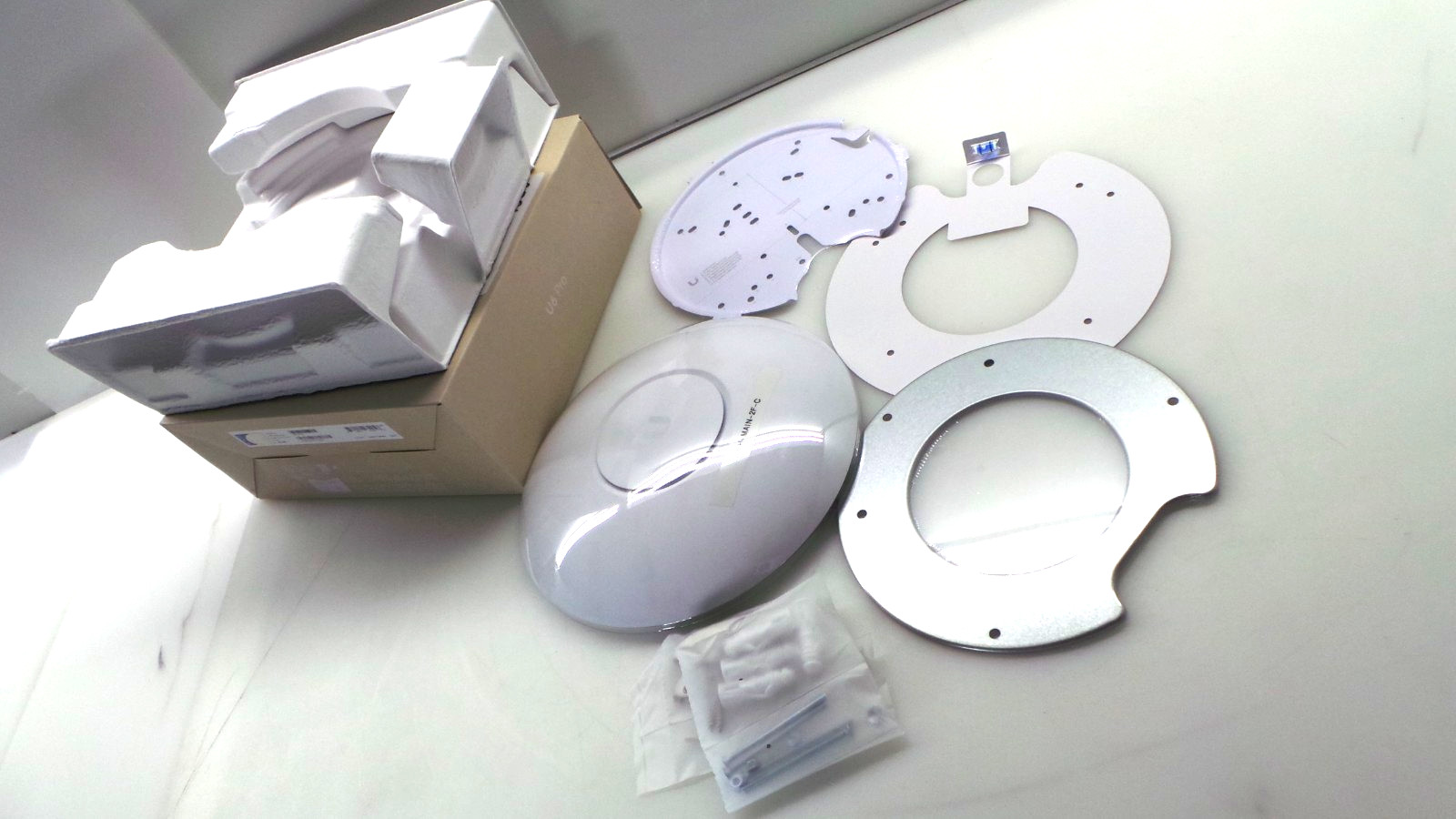 Ubiquiti UniFi UAP-AC-PRO 802.11ac Scalable Enterprise Wi-Fi Access Point - Used