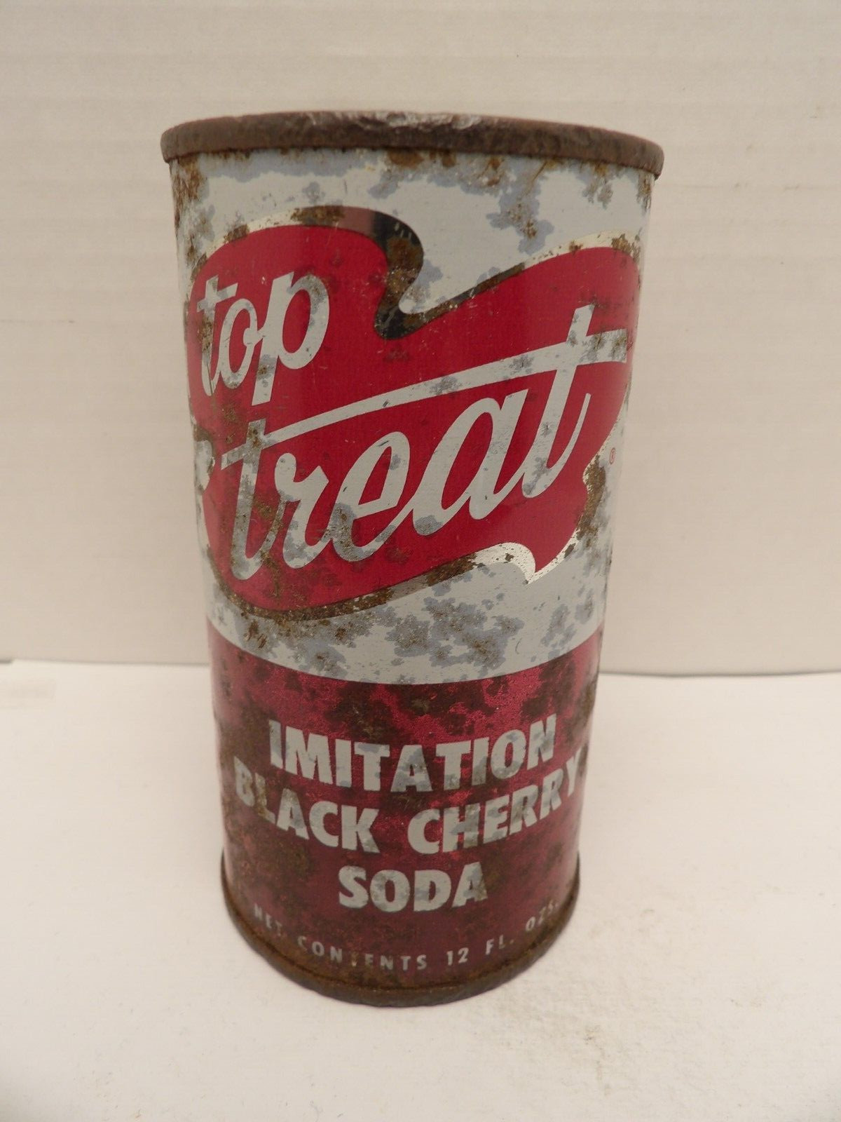 TOP TREAT BLACK CHERRY FLAT TOP SODA POP CAN CHICAGO