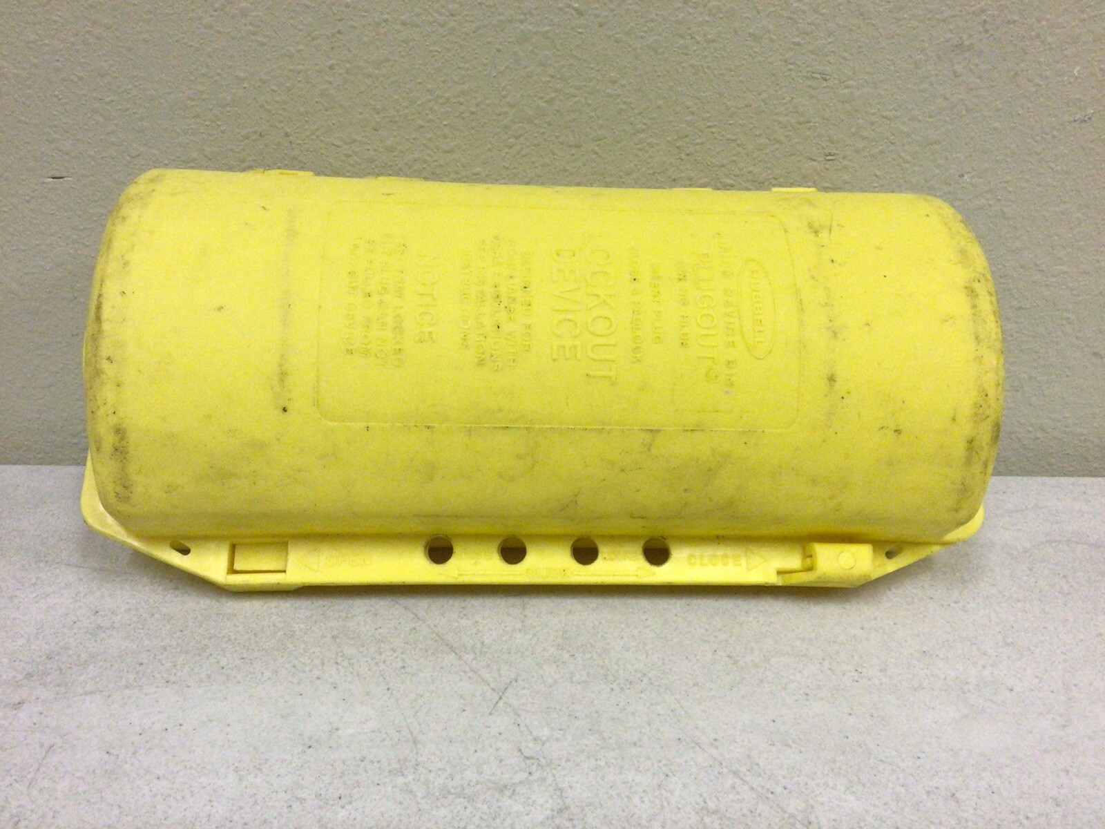 HUBBELL PLUGOUT HLD2 ELECTRICAL PLUG LOCKOUT DEVICE, FREE SHIPPING
