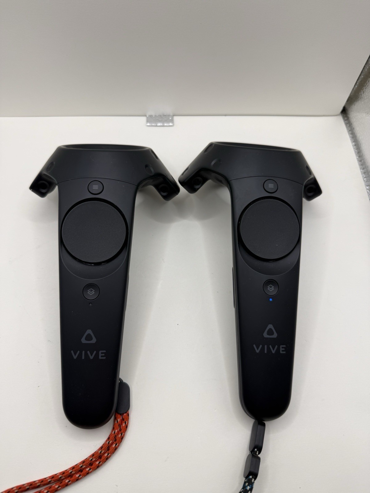 HTC Vive 2PR7100 Virtual Reality VR Wand Controllers Pair (Black) 1.0  - READ