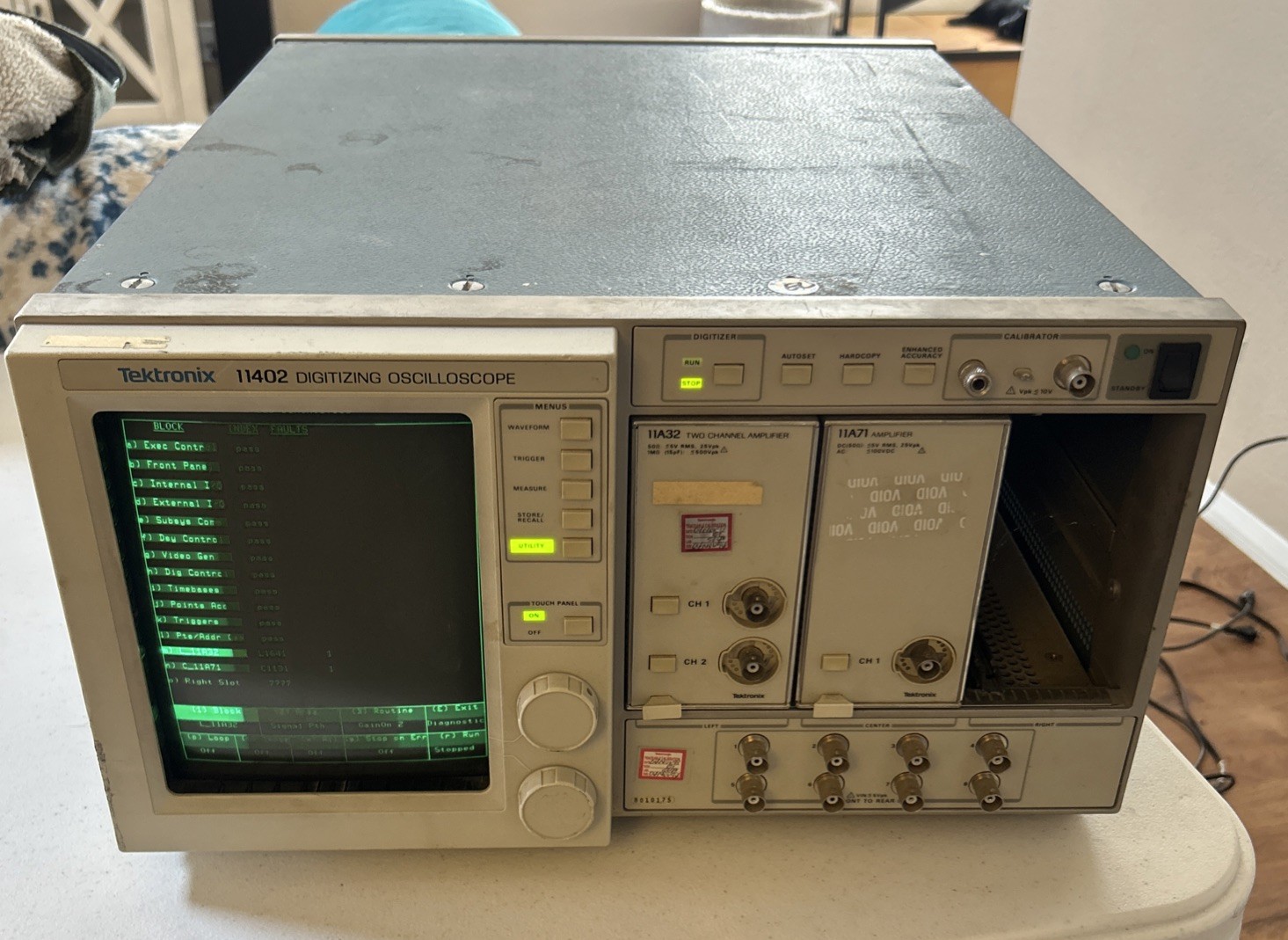 TEKTRONIX 11402 Digitizing Touch Panel Oscilloscope w/ 11A32 & 11A71 Amplifier