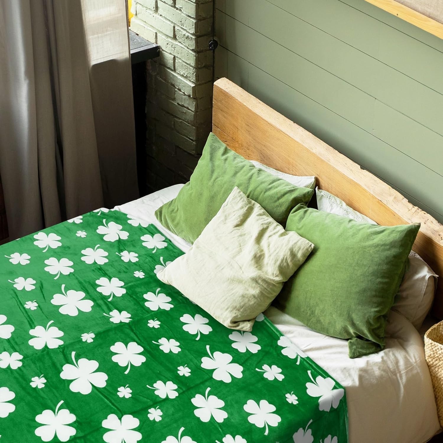 Lucky Irish Shamrock Plush Blanket US Soft Cozy Warm Throw