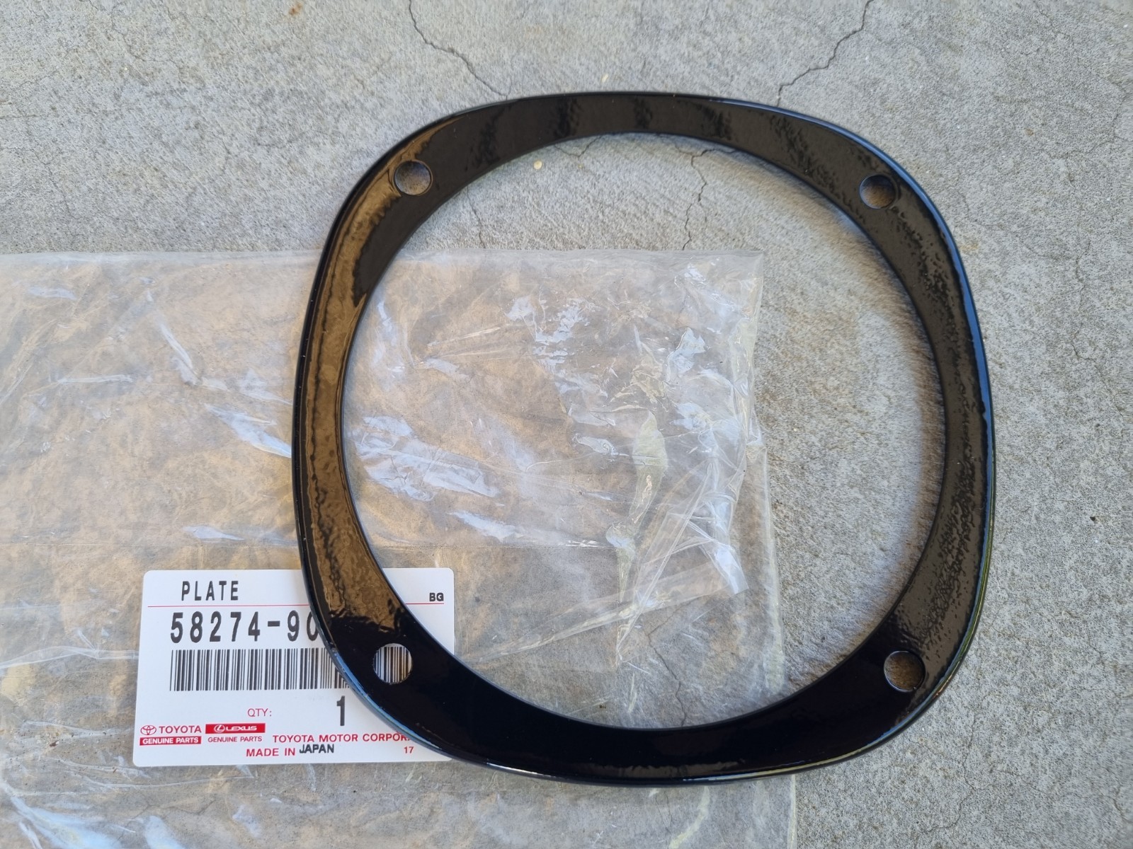 Toyota FJ40 HJ47 BJ40 Land Cruiser 73-82 shift boot retainer NEW 58274-90300