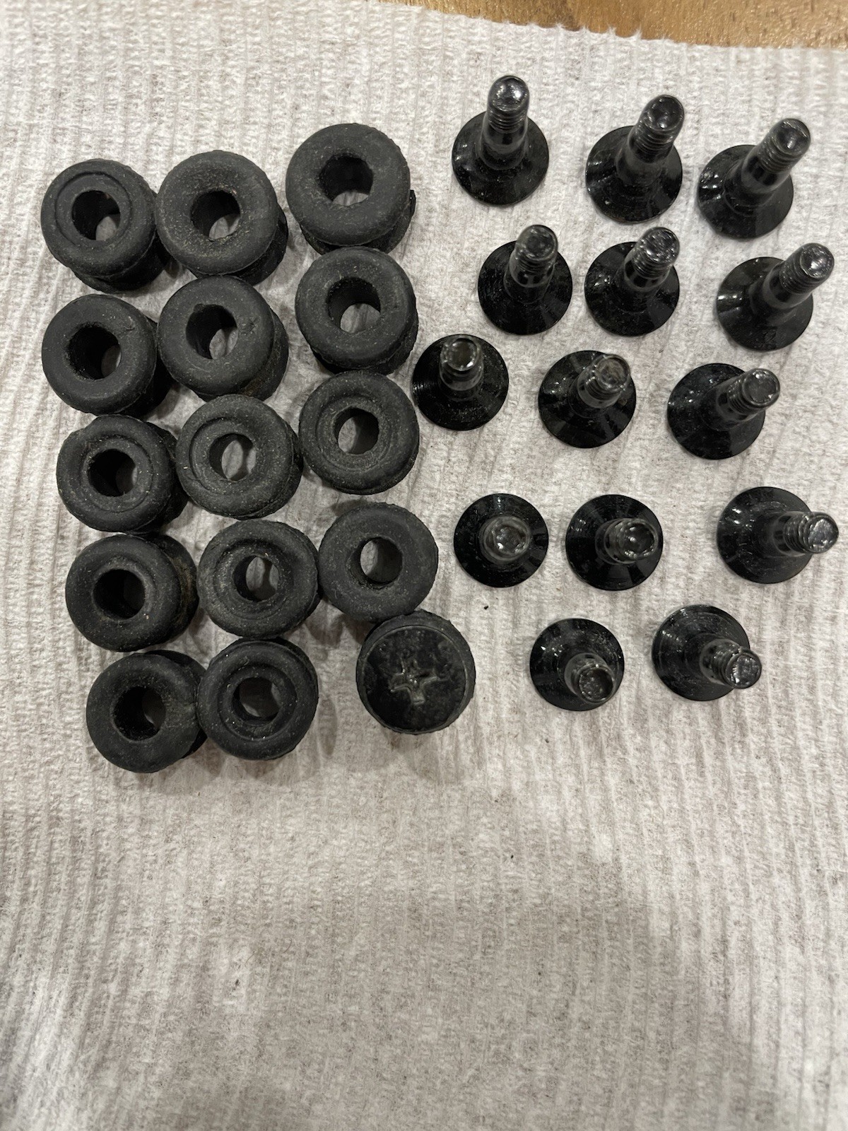 Hunter Ceiling Fan Blade Screws(colors Vary) 15- 15 Black Grommets