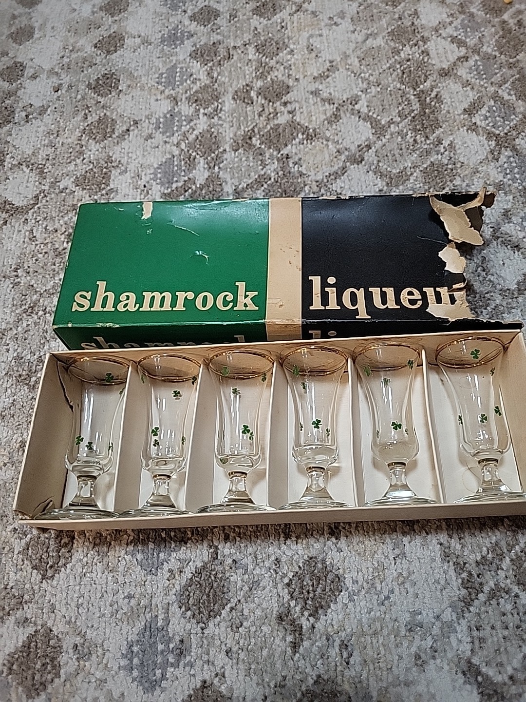 6 Irish Whiskey Footed Shot GlasIRELAND  Gold Trim Shamrocks Mint Condition