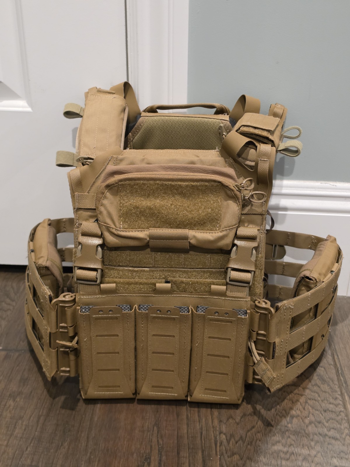 Crye Precision JPC- R Series Medium Coyote Brown Plate Carrier