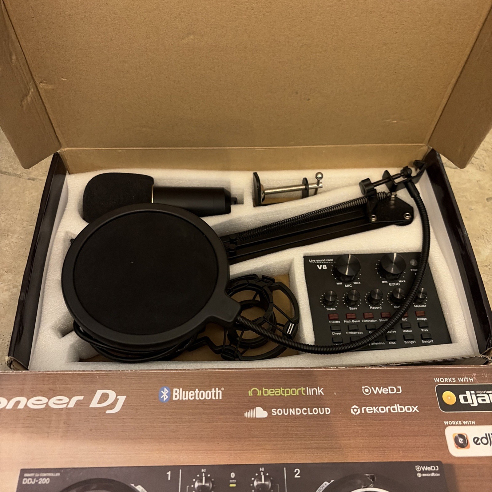 Pioneer DDJ-200 Smart DJ Controller & condenser microphone BRAND NEW!!!