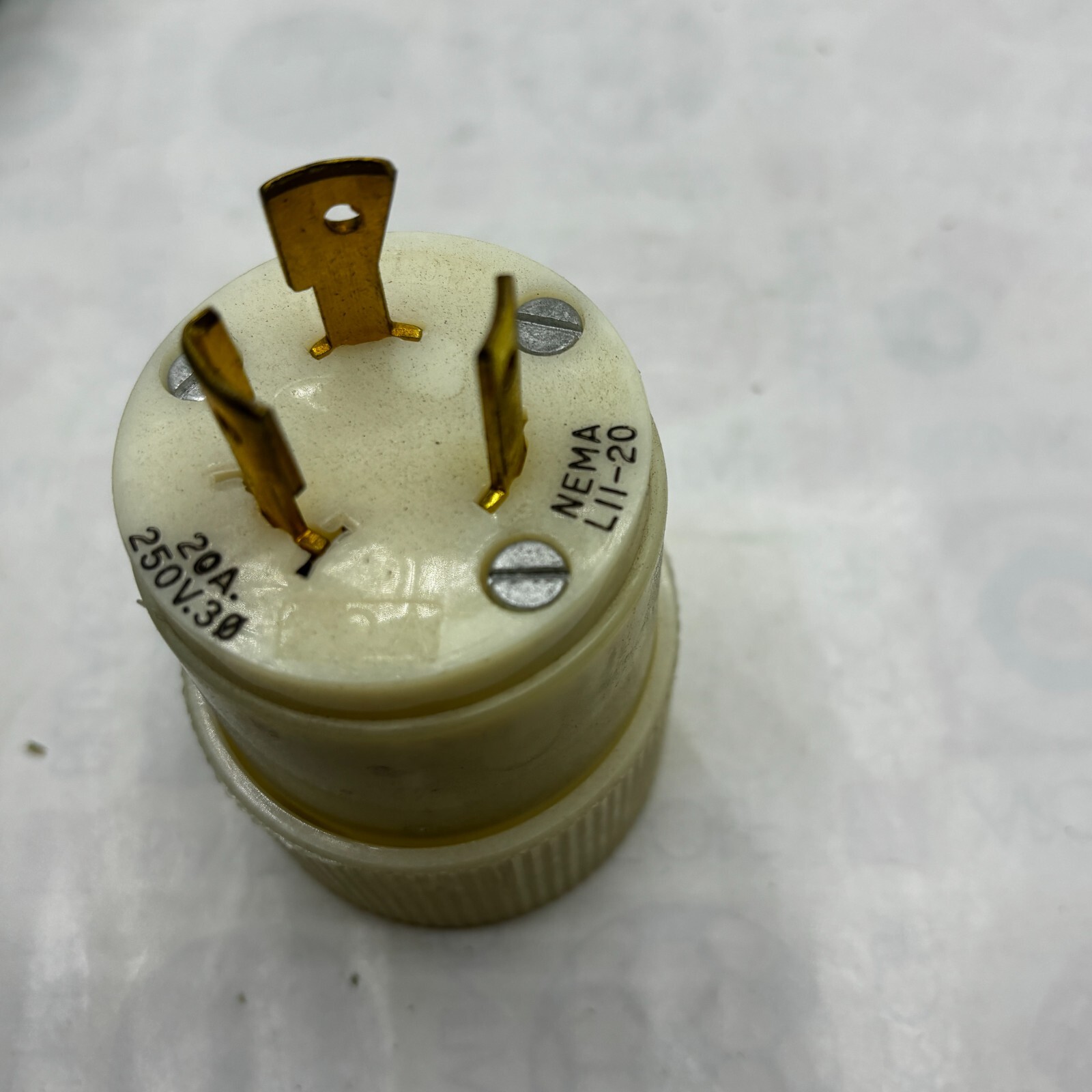 BRYANT 71120-NP WHITE NYLON LOCKING PLUG 20AMP 250V 3P 3W NEMA L11-20 QTY:1🔔