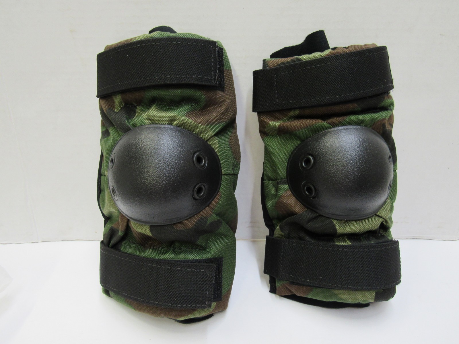 USGI M81 Woodland Camo Military Elbow Pads Medium Tactical Airsoft NOS