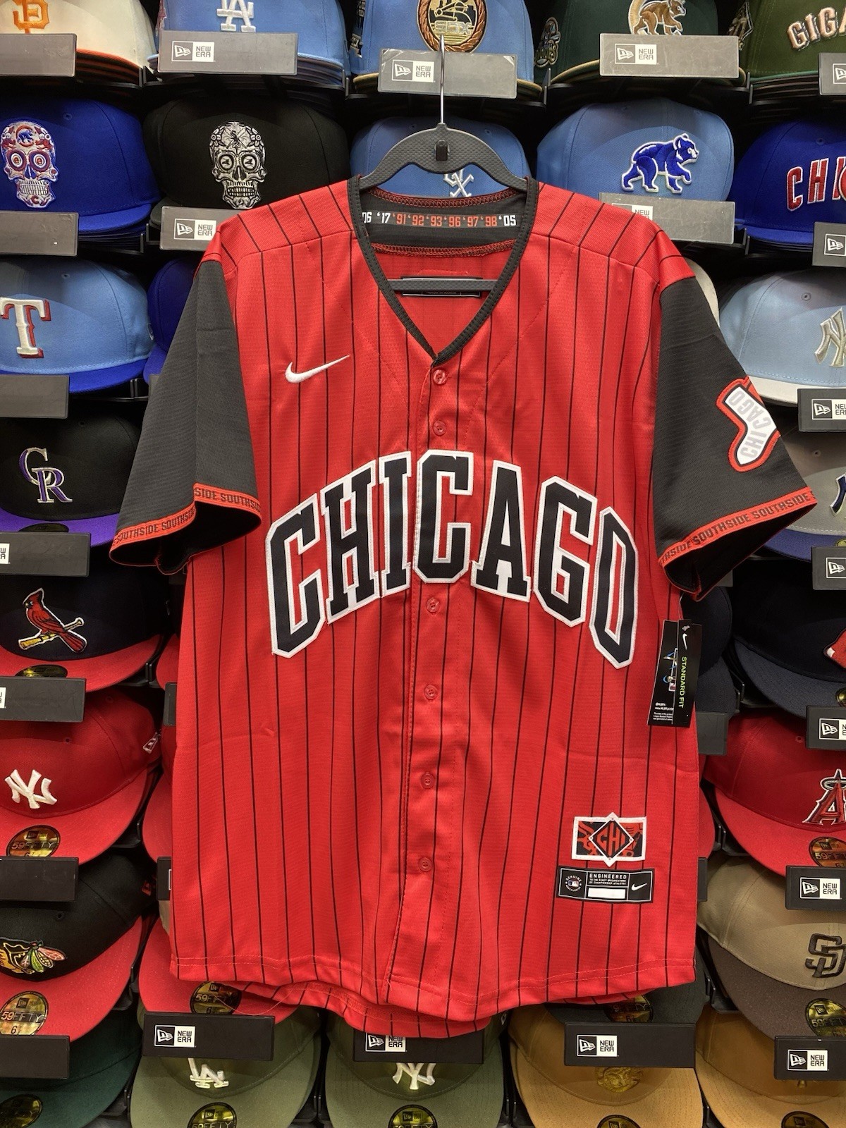 Chicago White Sox Red/Black city connect stitched jersey (Sz L)