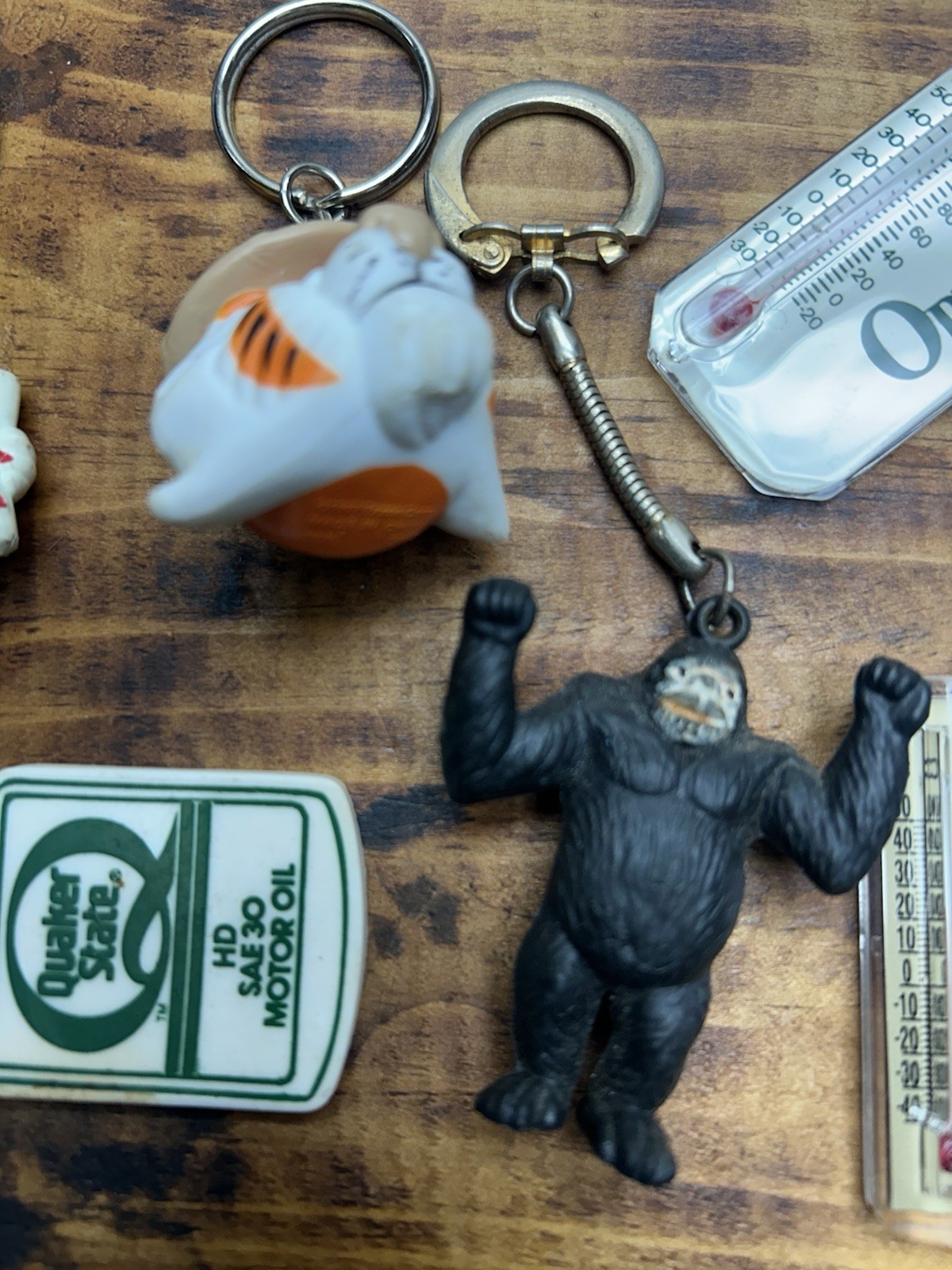 8 Random Vintage Keychain Lot Advertisement, Exxon Tiger. Quaker State,
